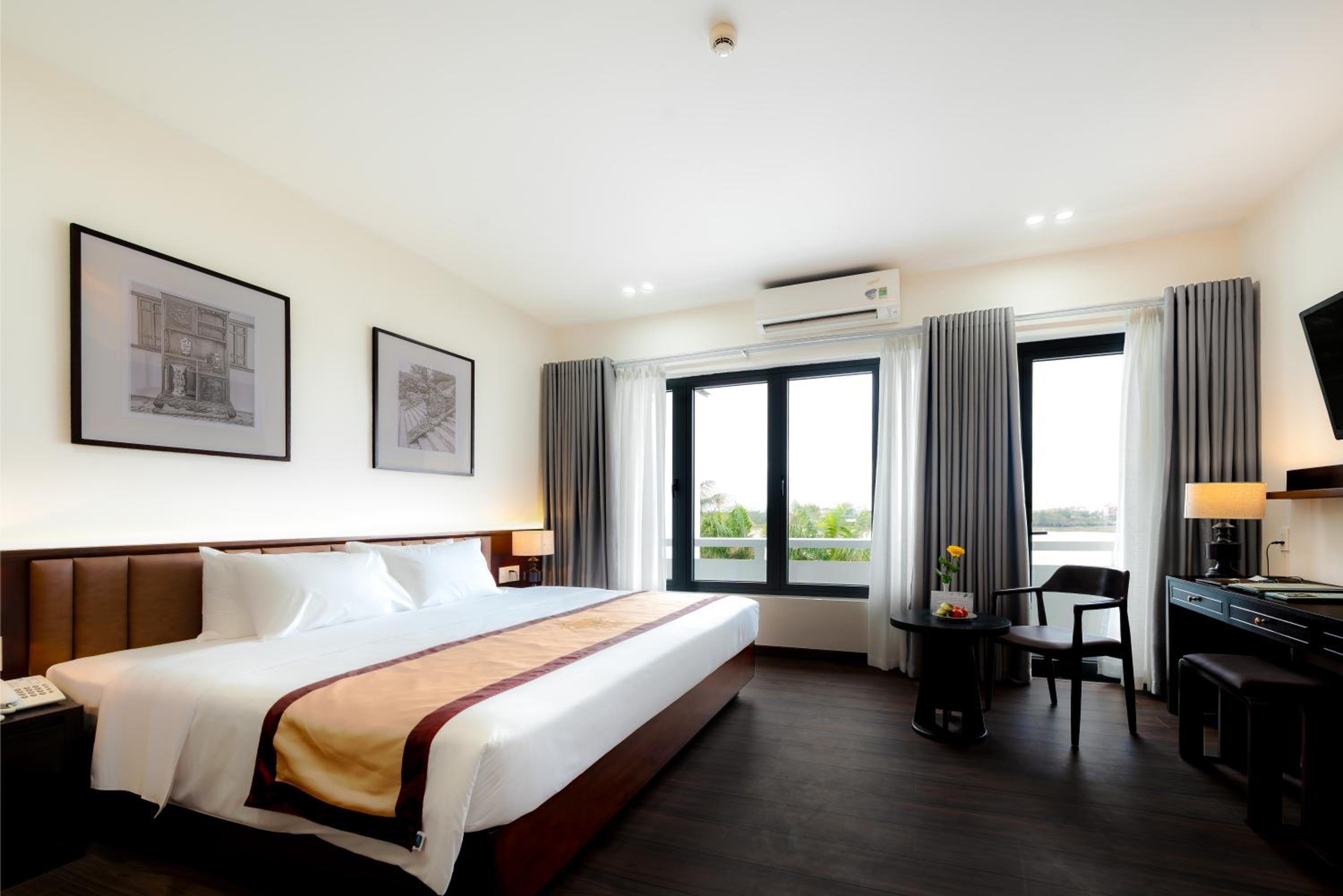 Premium Double Room with River View - Photo 5