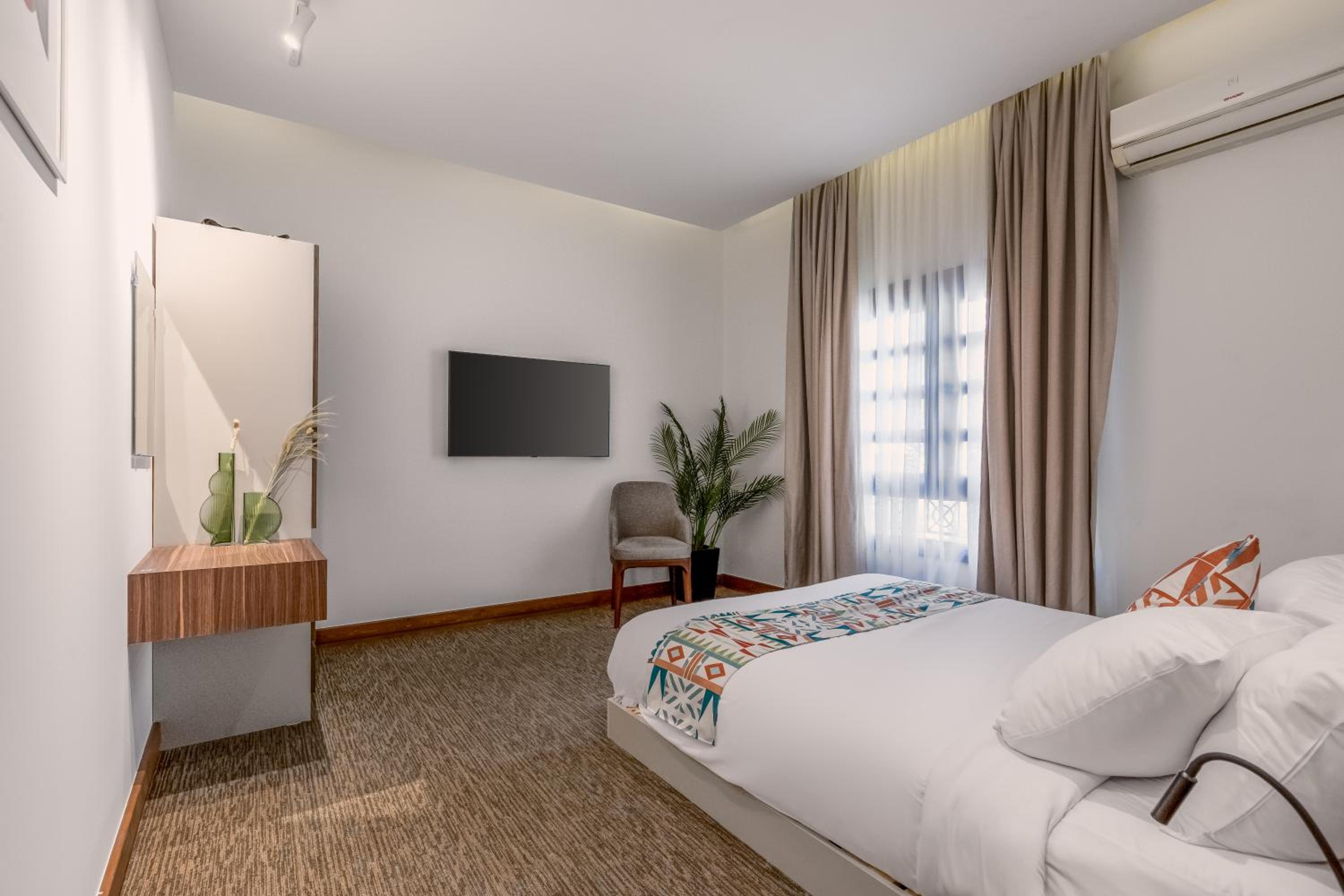 Standard Queen Room