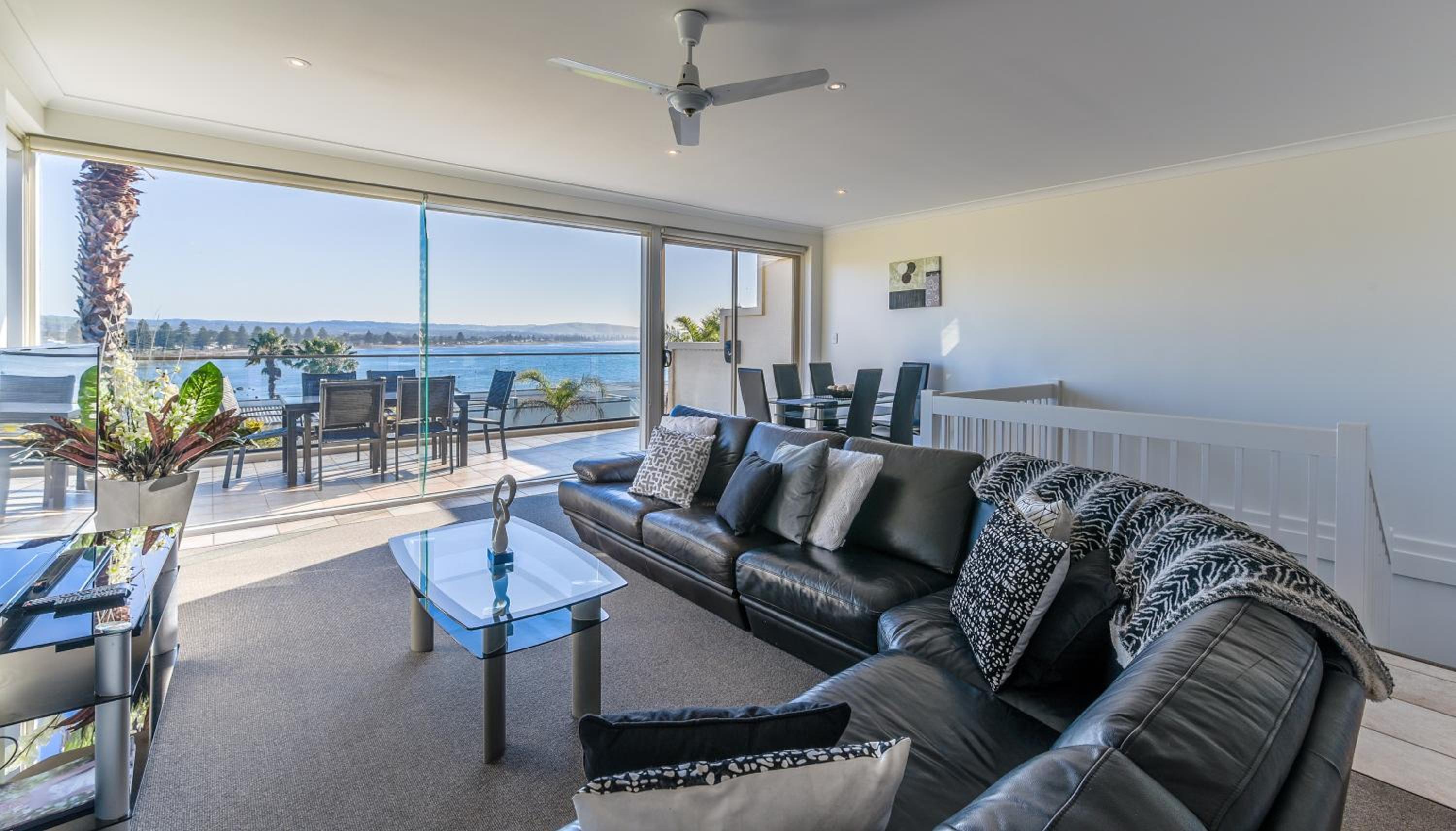 Apartment with Ocean View - Photo 12