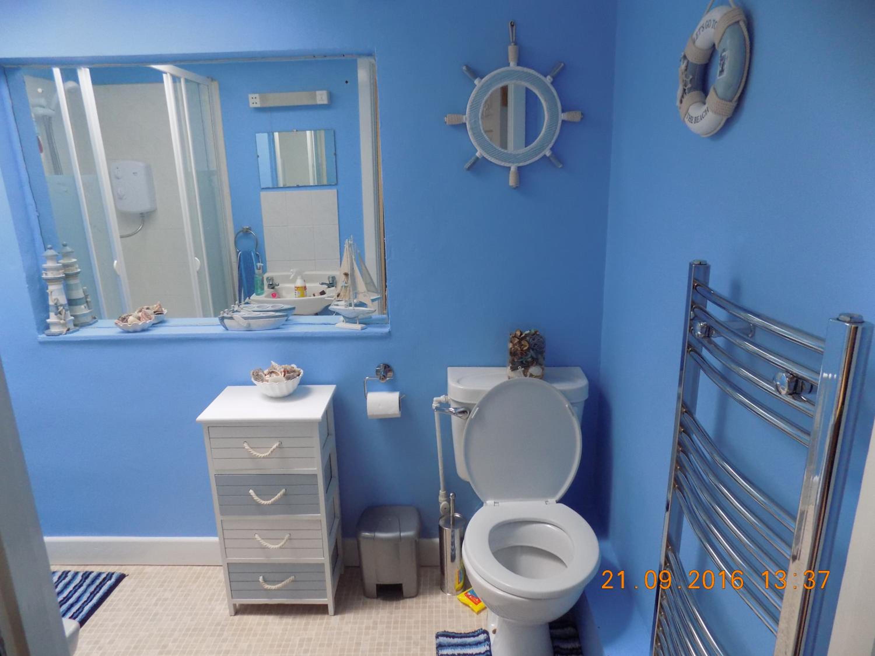 Family Room with Bathroom photo 2
