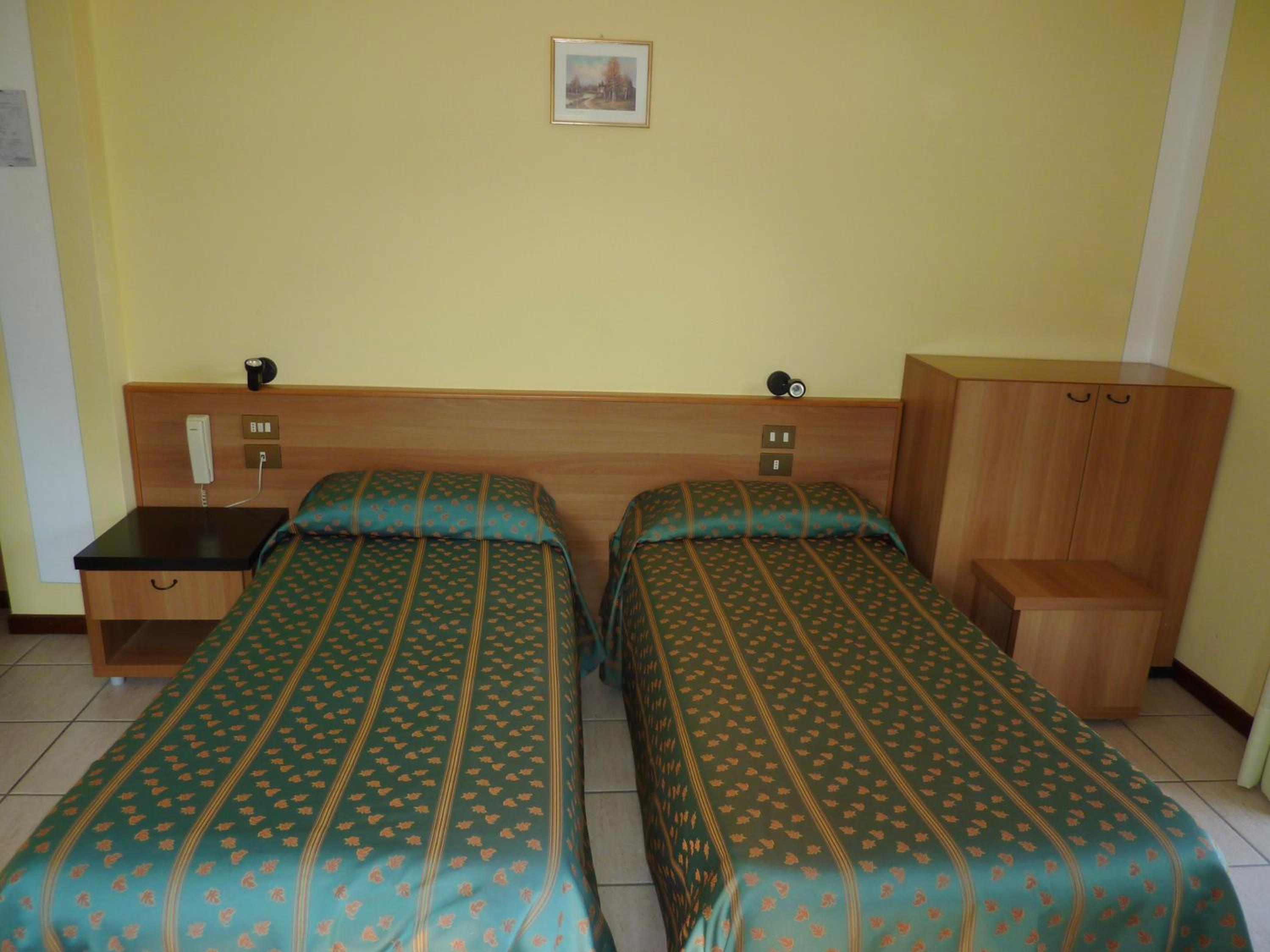 Double or Twin Room - Photo 3