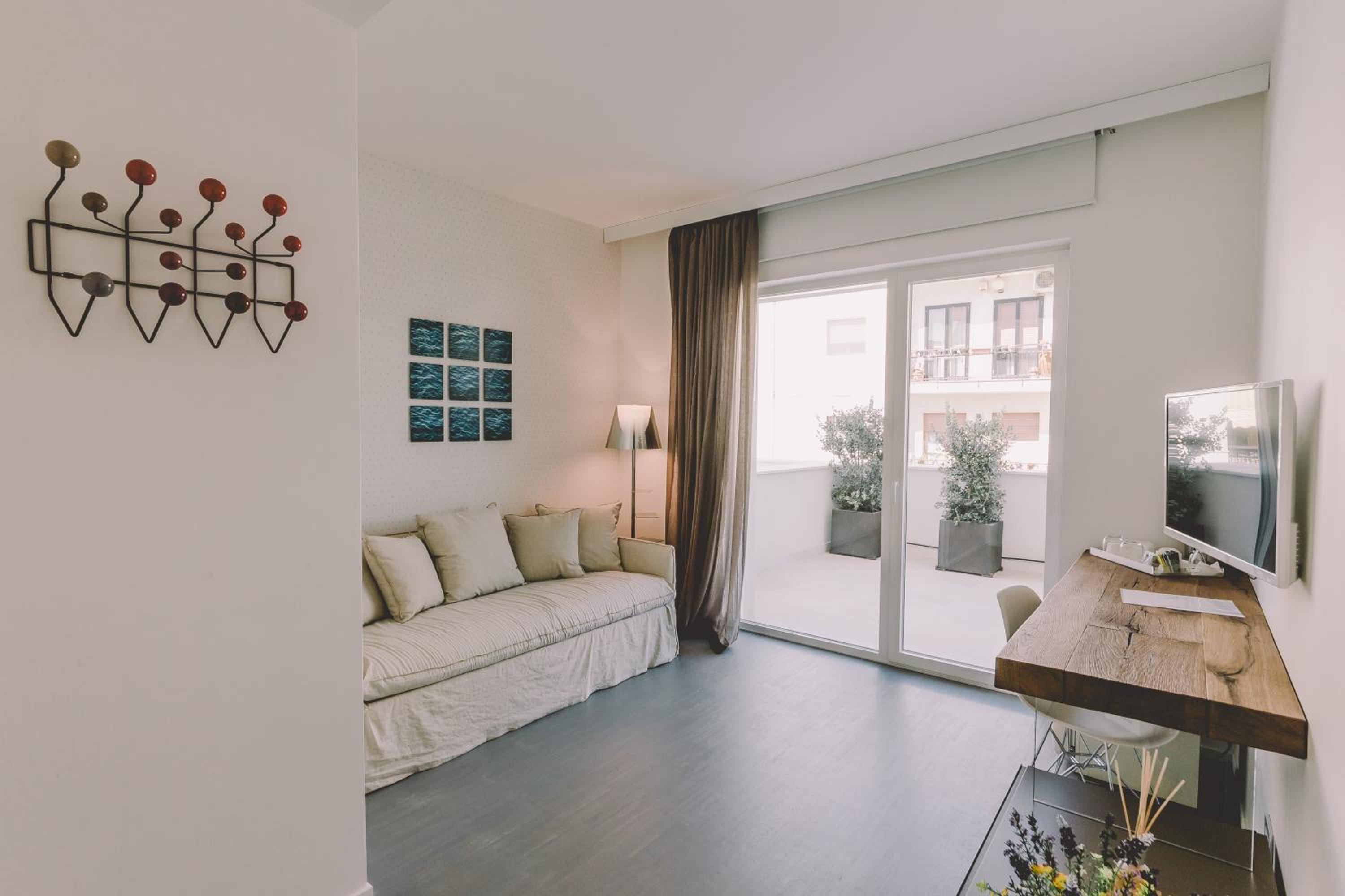 One-Bedroom Suite with Patio - Photo 14