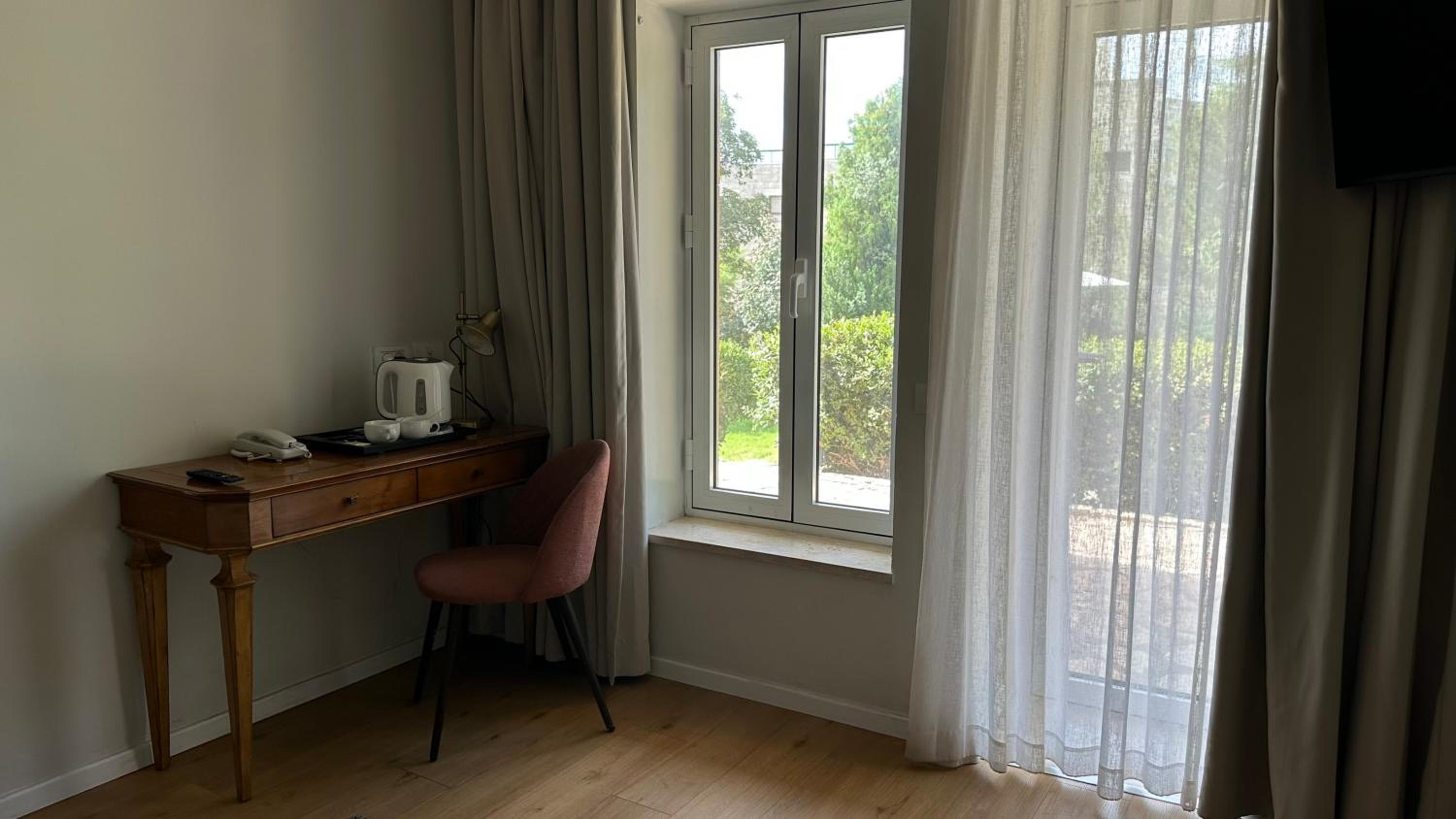 Twin Room with Garden View - Photo 3