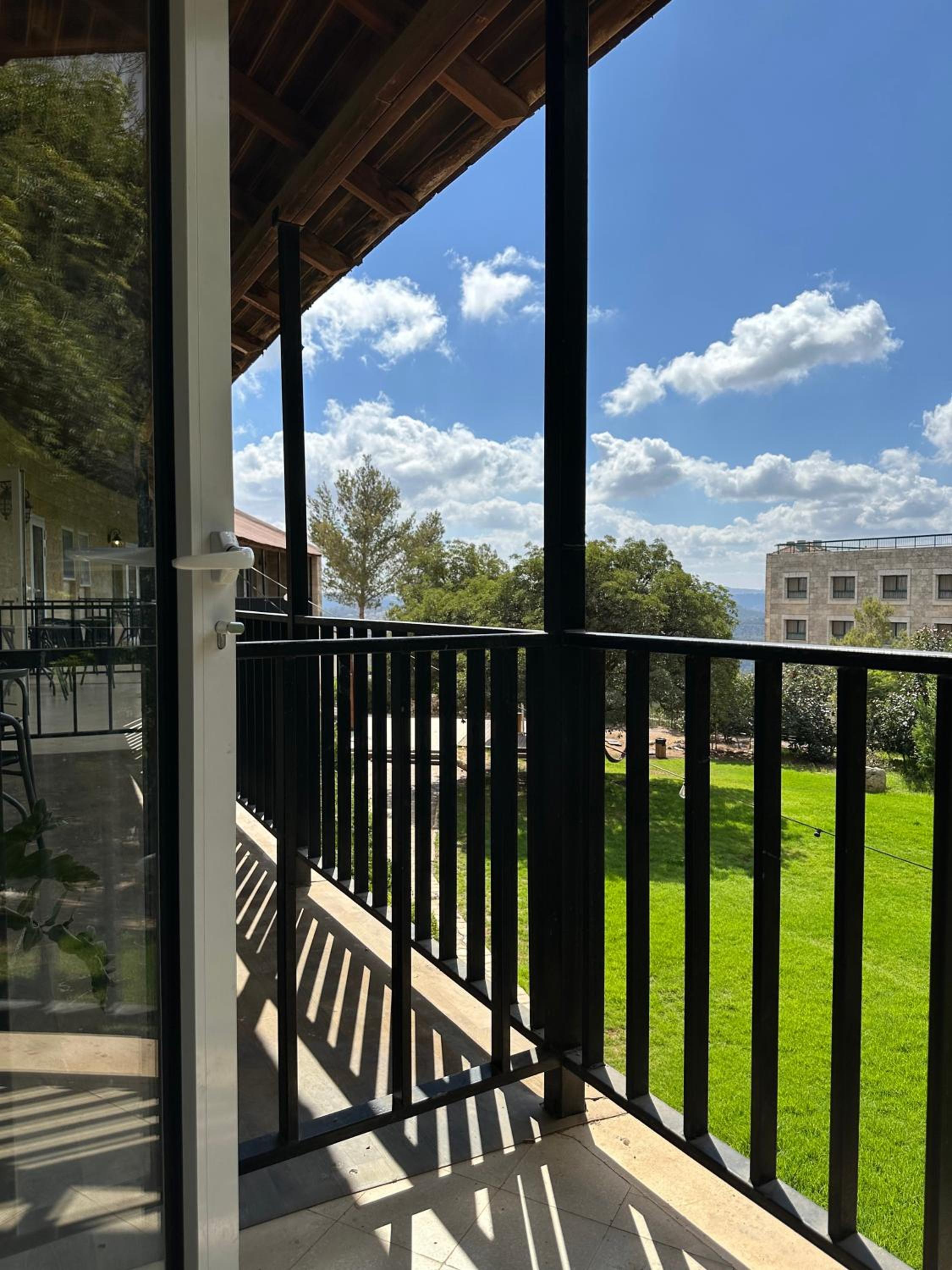 Twin Room with Balcony - Photo 2