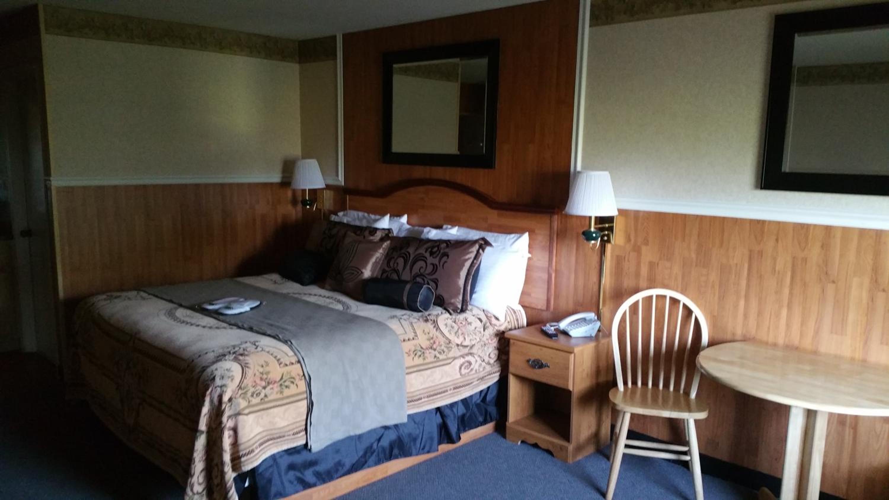 King Room - Non-Smoking - Photo 10
