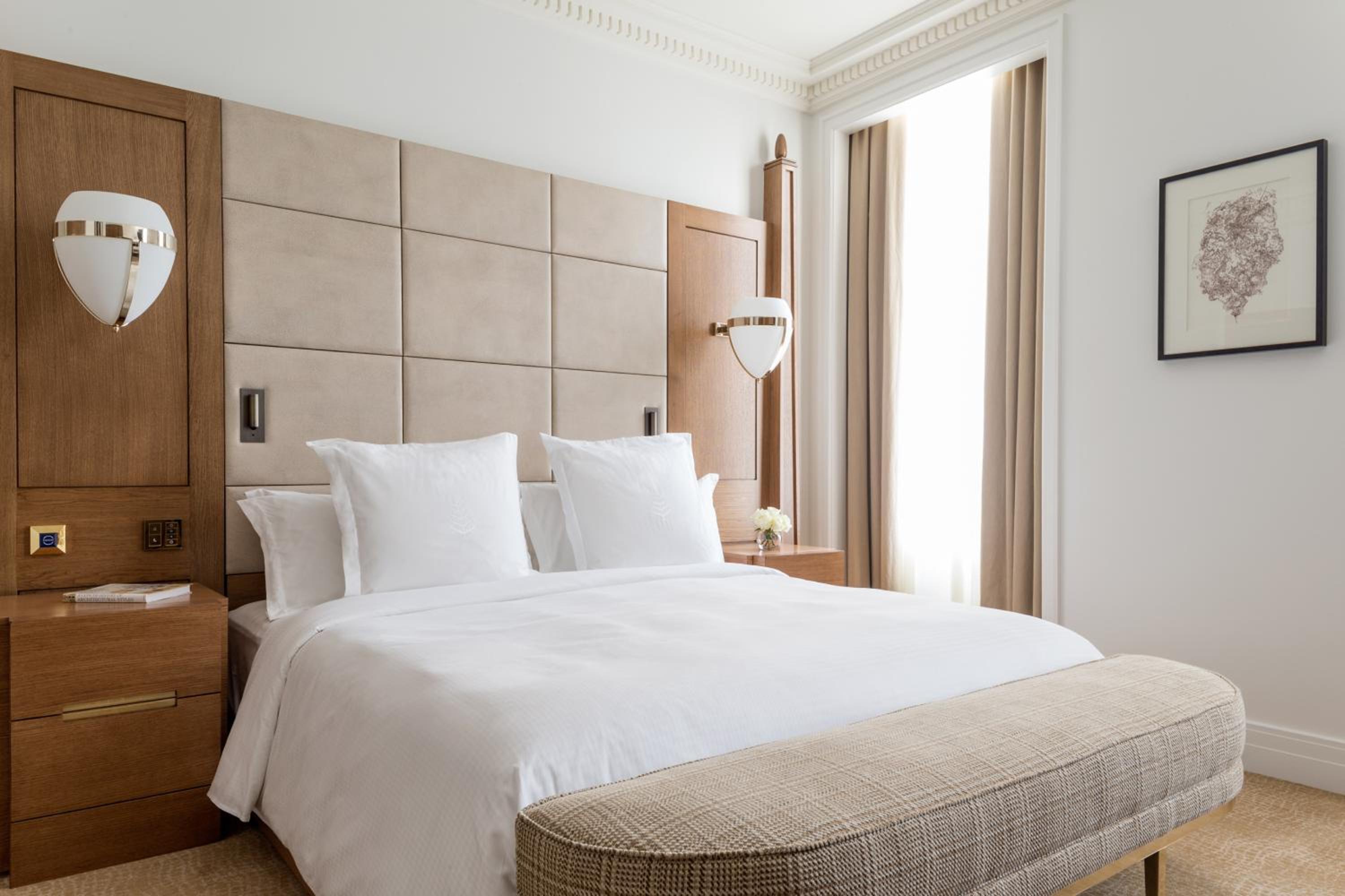 Deluxe King Room with One King Bed (Non Smoking) photo 3