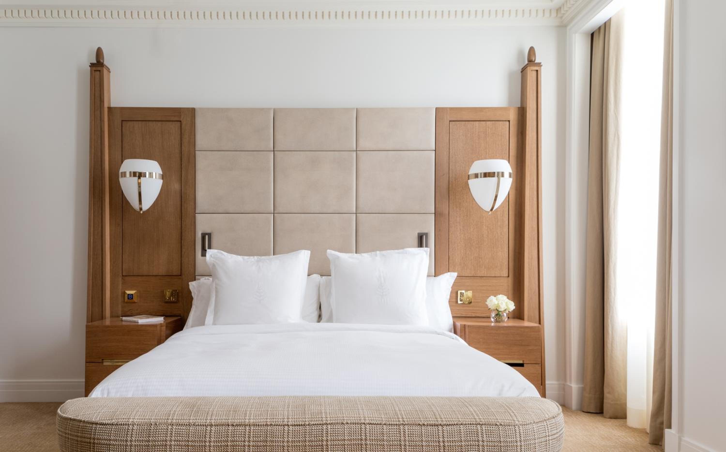 Deluxe King Room with One King Bed (Non Smoking) photo 1