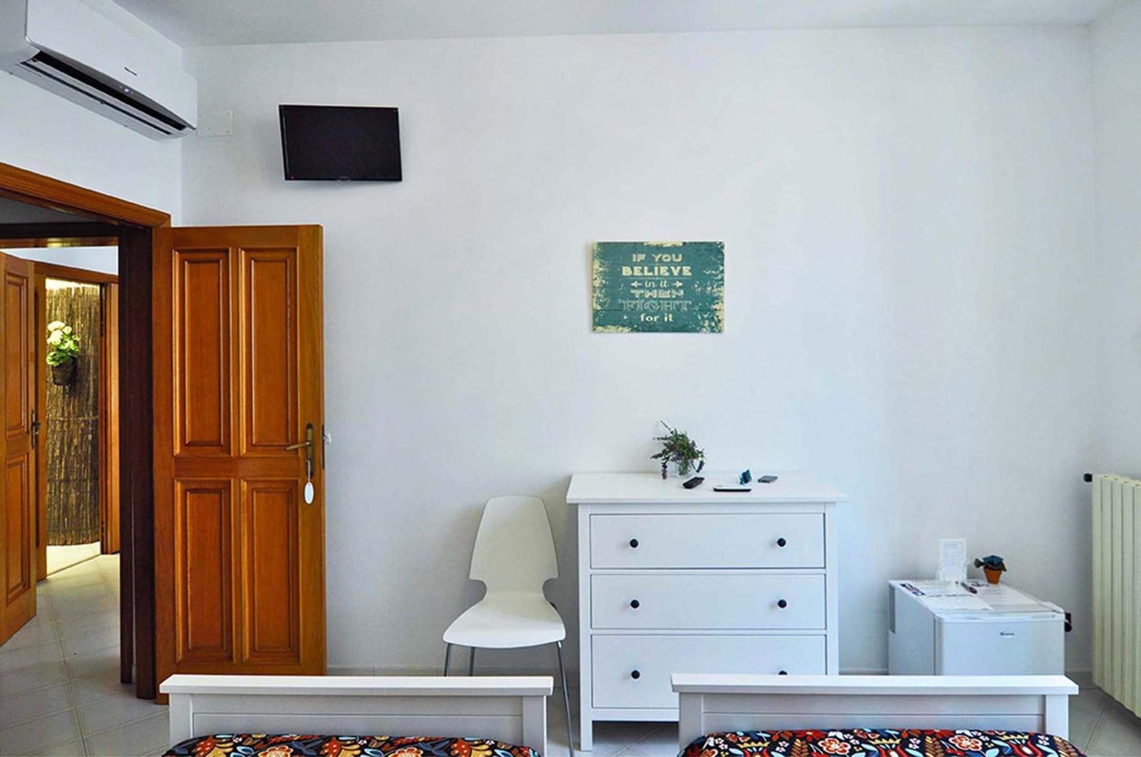 Twin Room With Private Bathroom - Photo 4