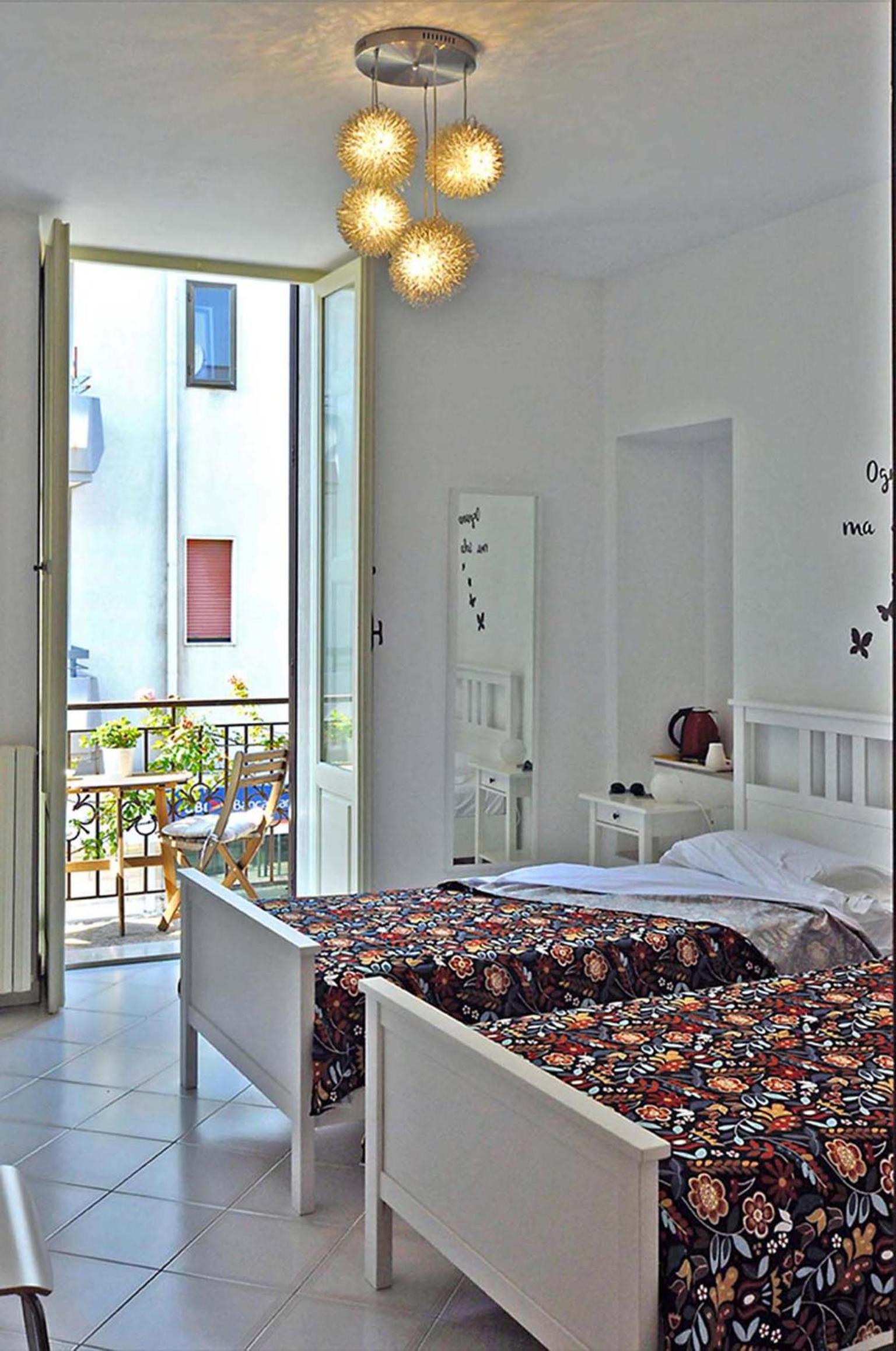 Twin Room With Private Bathroom - Photo 1