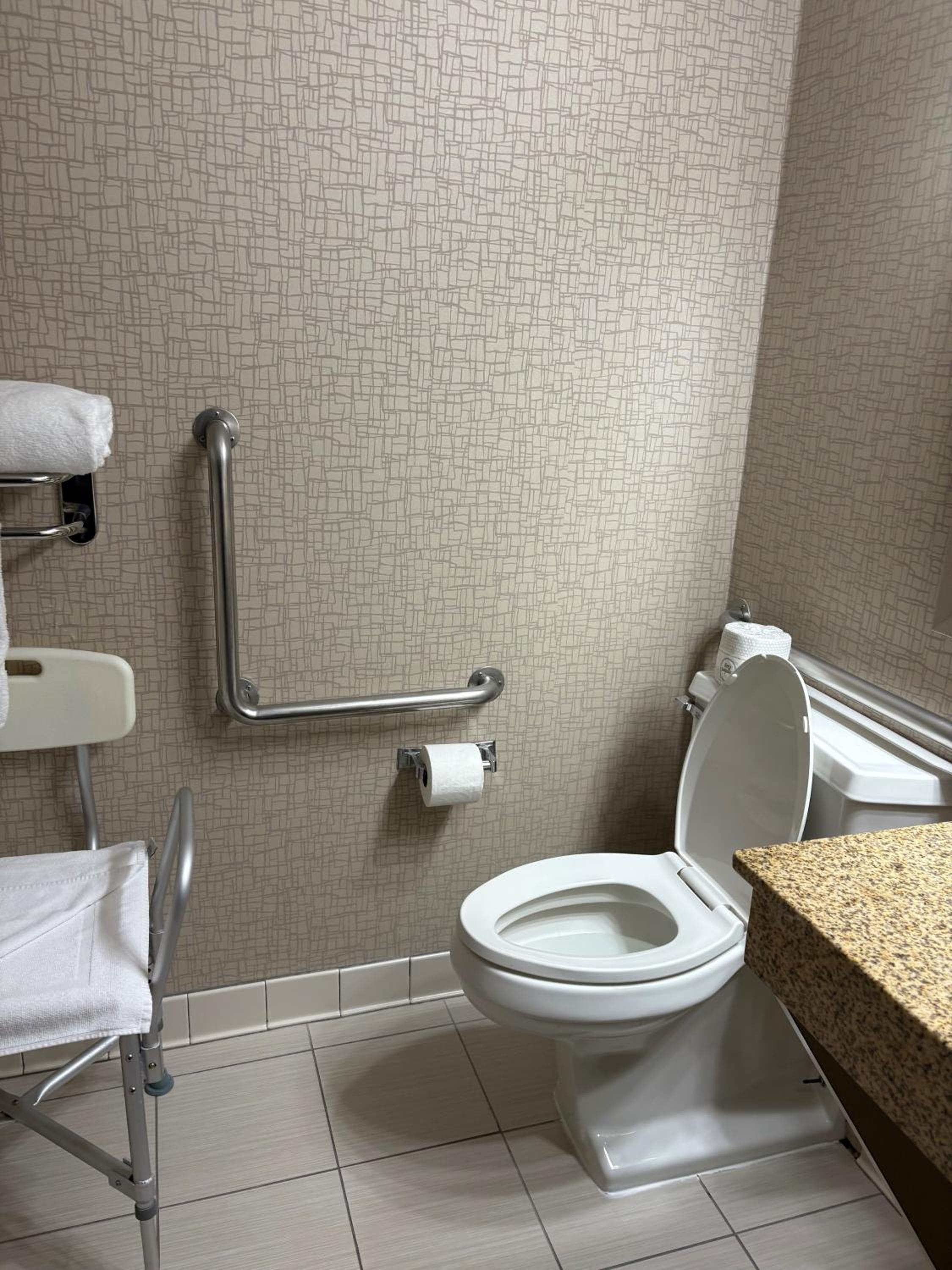 Deluxe Double Room with Two Double Beds - Mobility Access/Non-Smoking - Photo 1