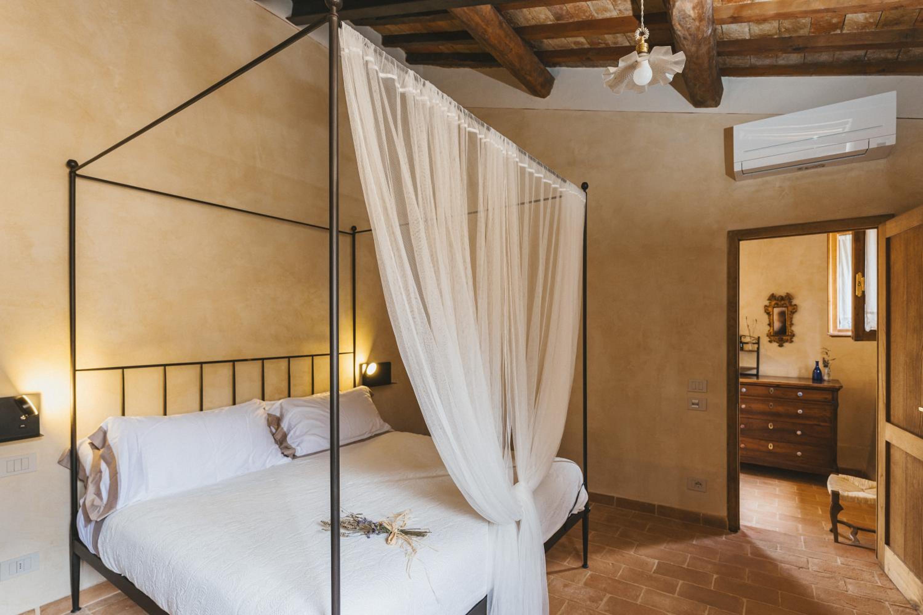 Deluxe Double Room (2 Adults + 1 Child) photo 2