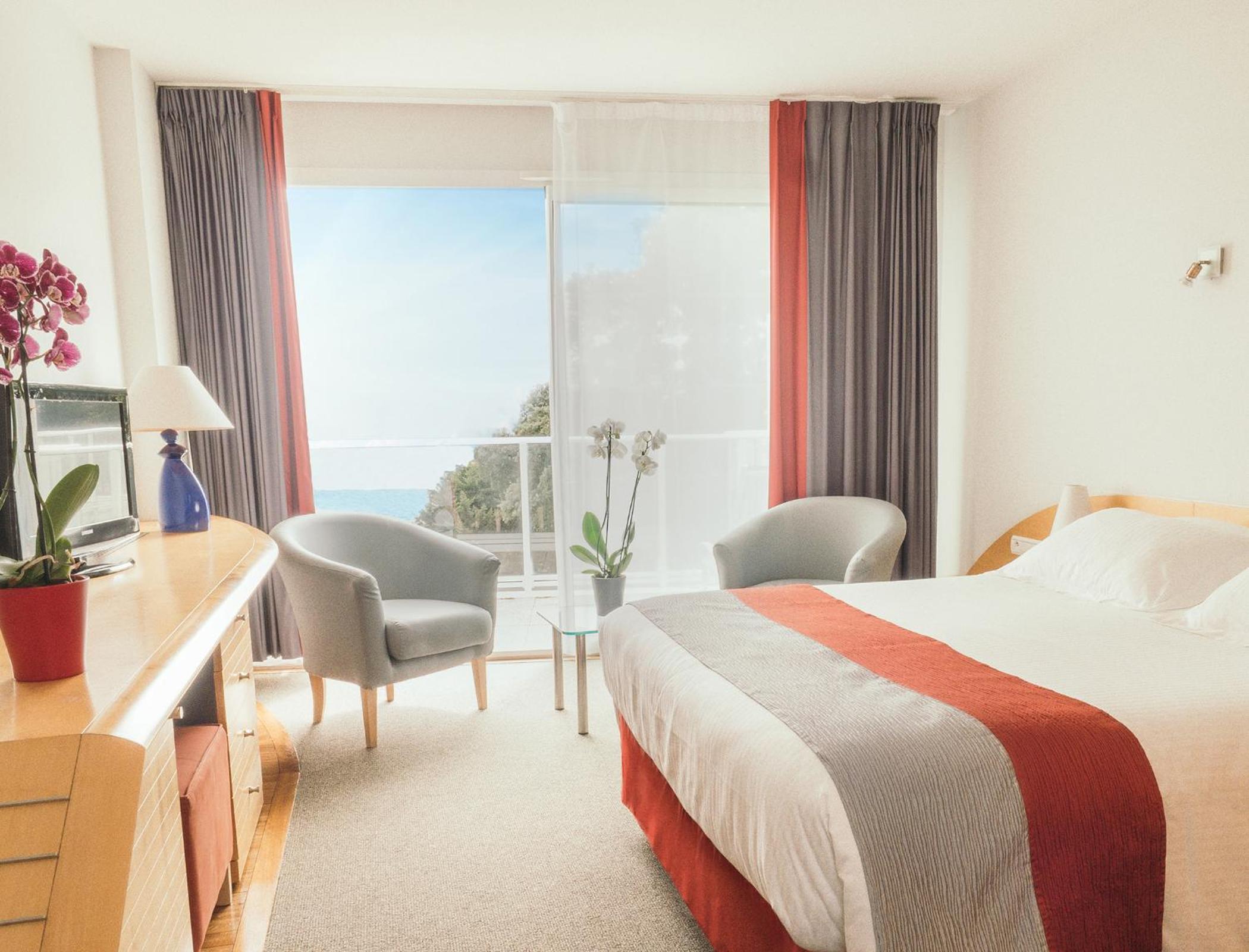 Double or Twin Room with Ocean View - Photo 3