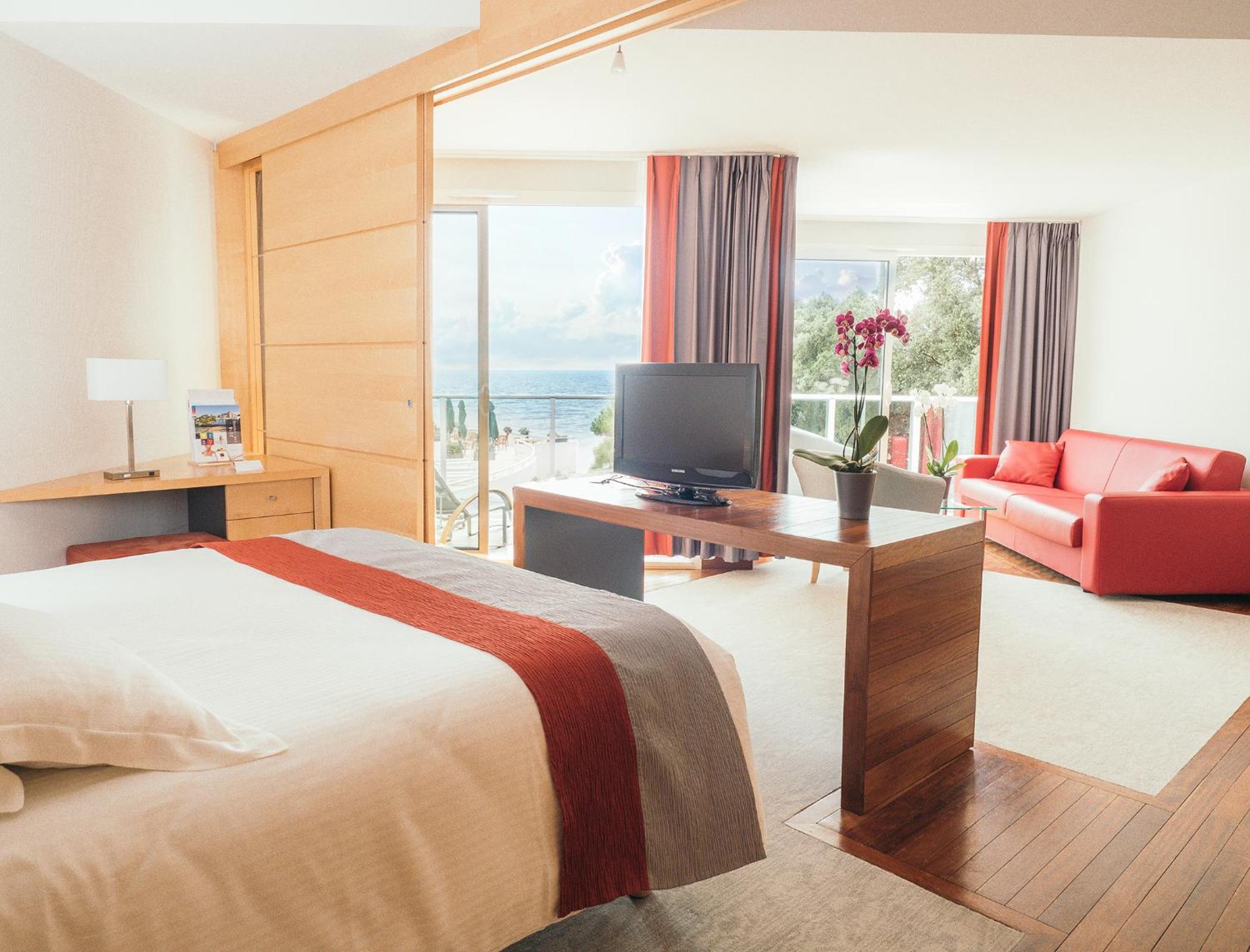 Junior Suite with Ocean View - Photo 1