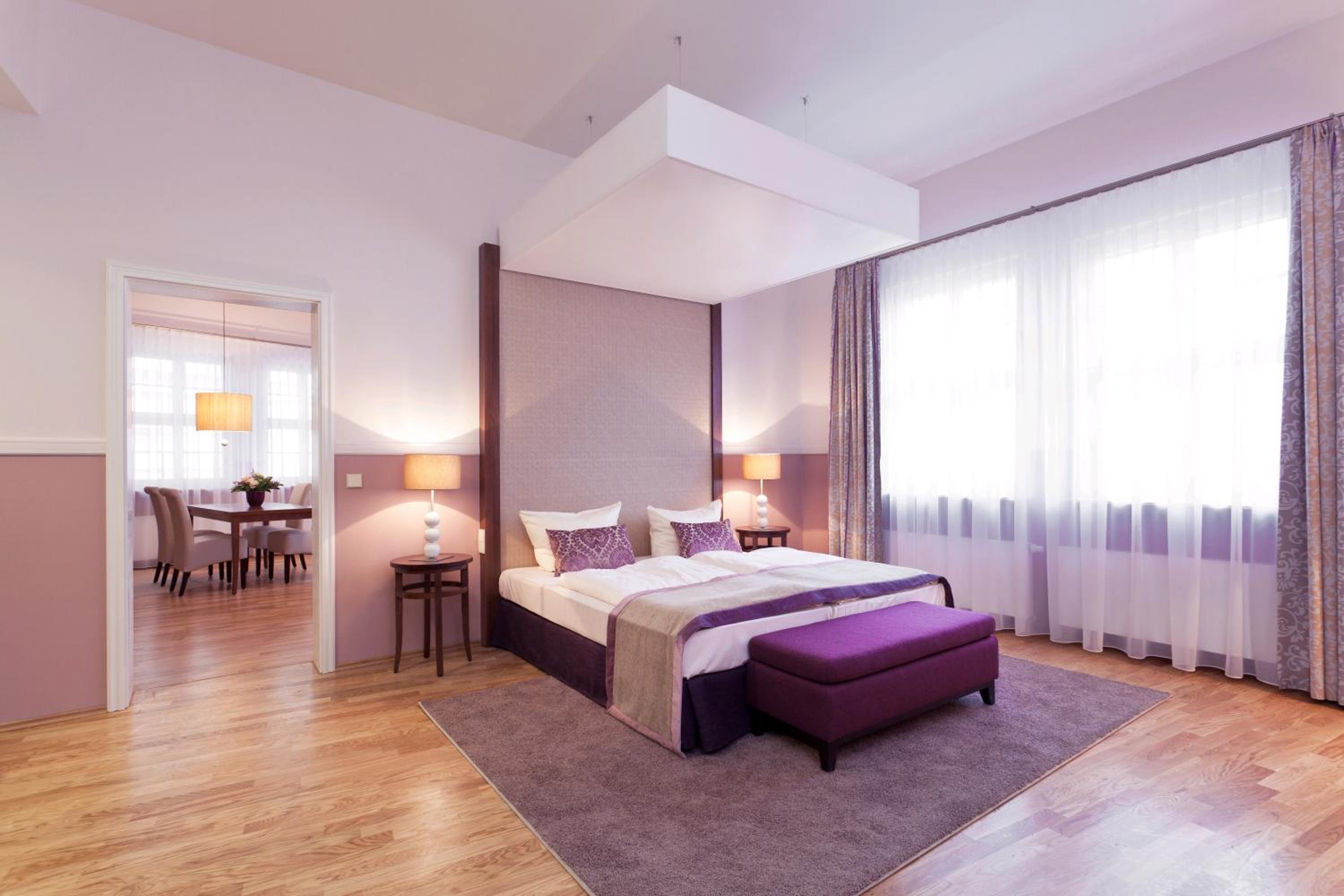One-Bedroom Suite with Sofa Bed photo 1