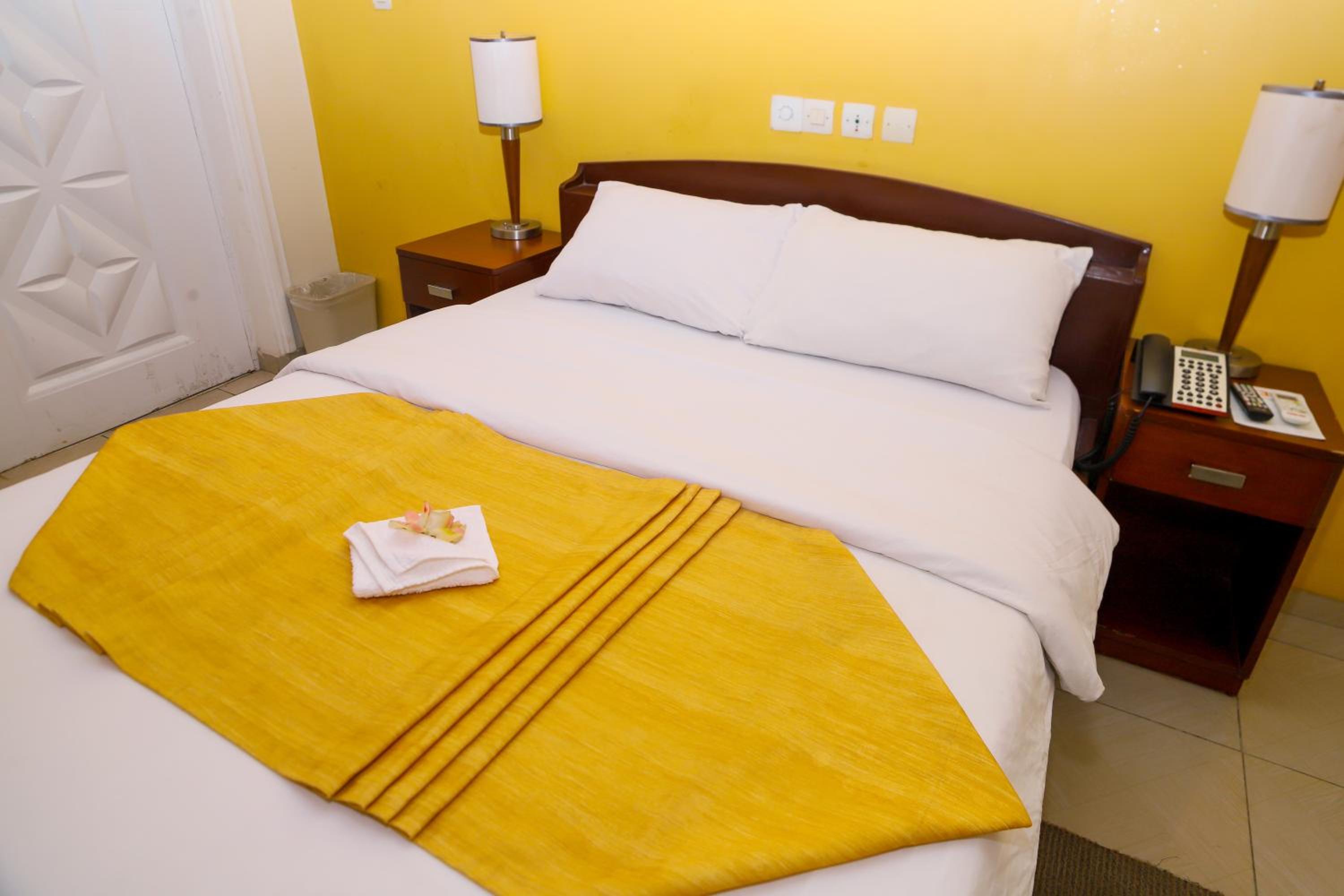 Deluxe Room (1 adult + 2 children)