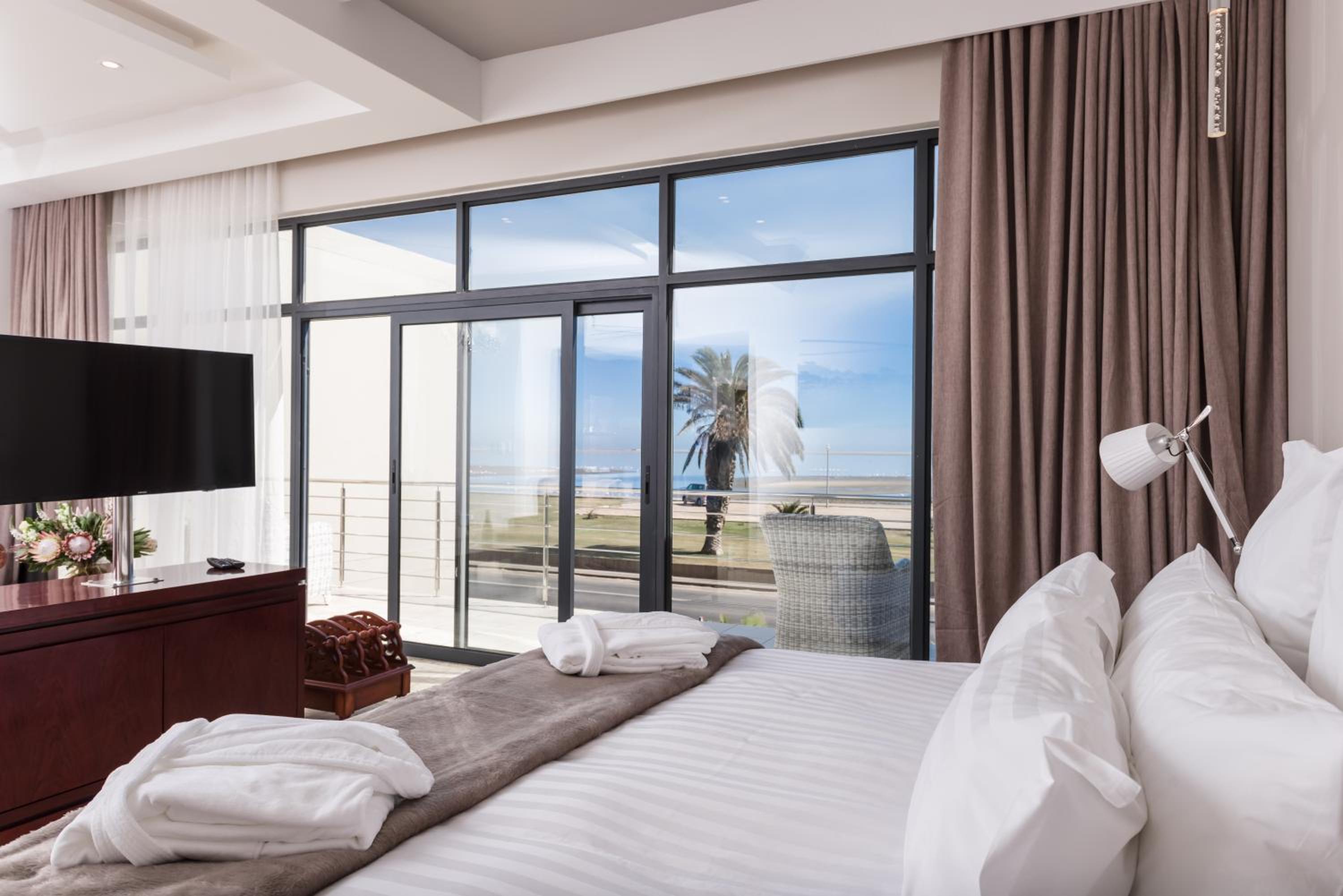 Superior Double Room with Balcony and Lagoon View