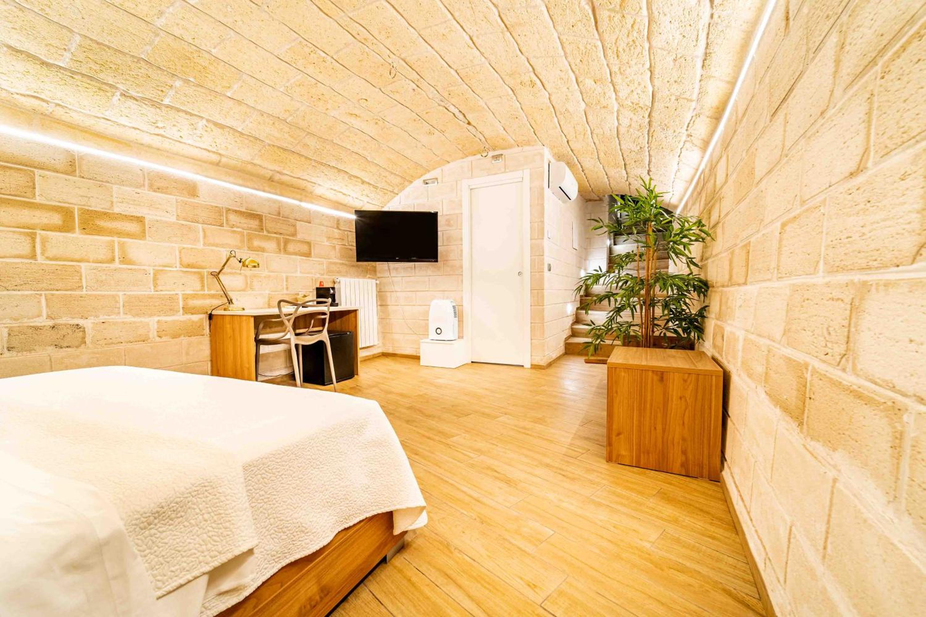 Deluxe Double Room with Shower photo 2