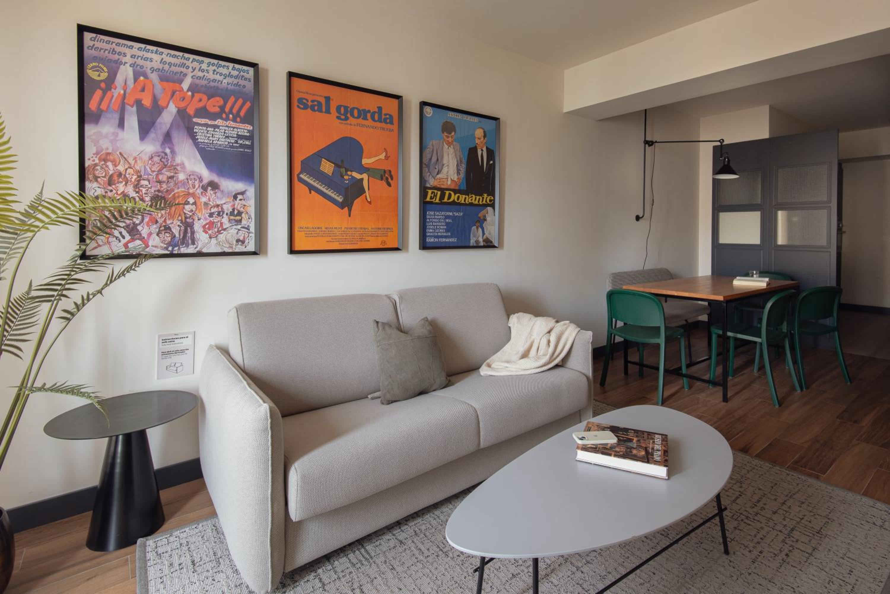 One-Bedroom Deluxe Apartment - Photo 3