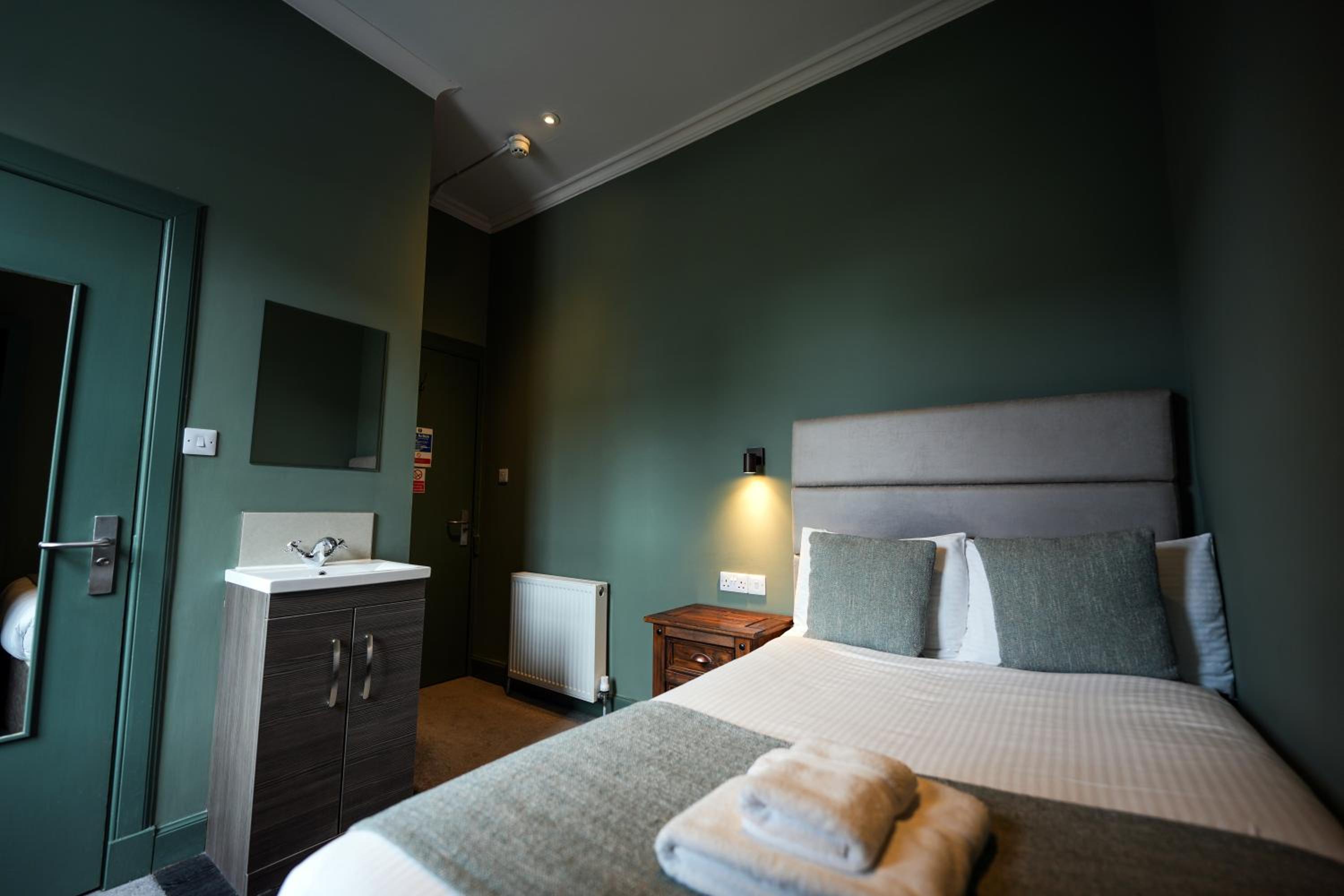 Economy Double Room photo 2
