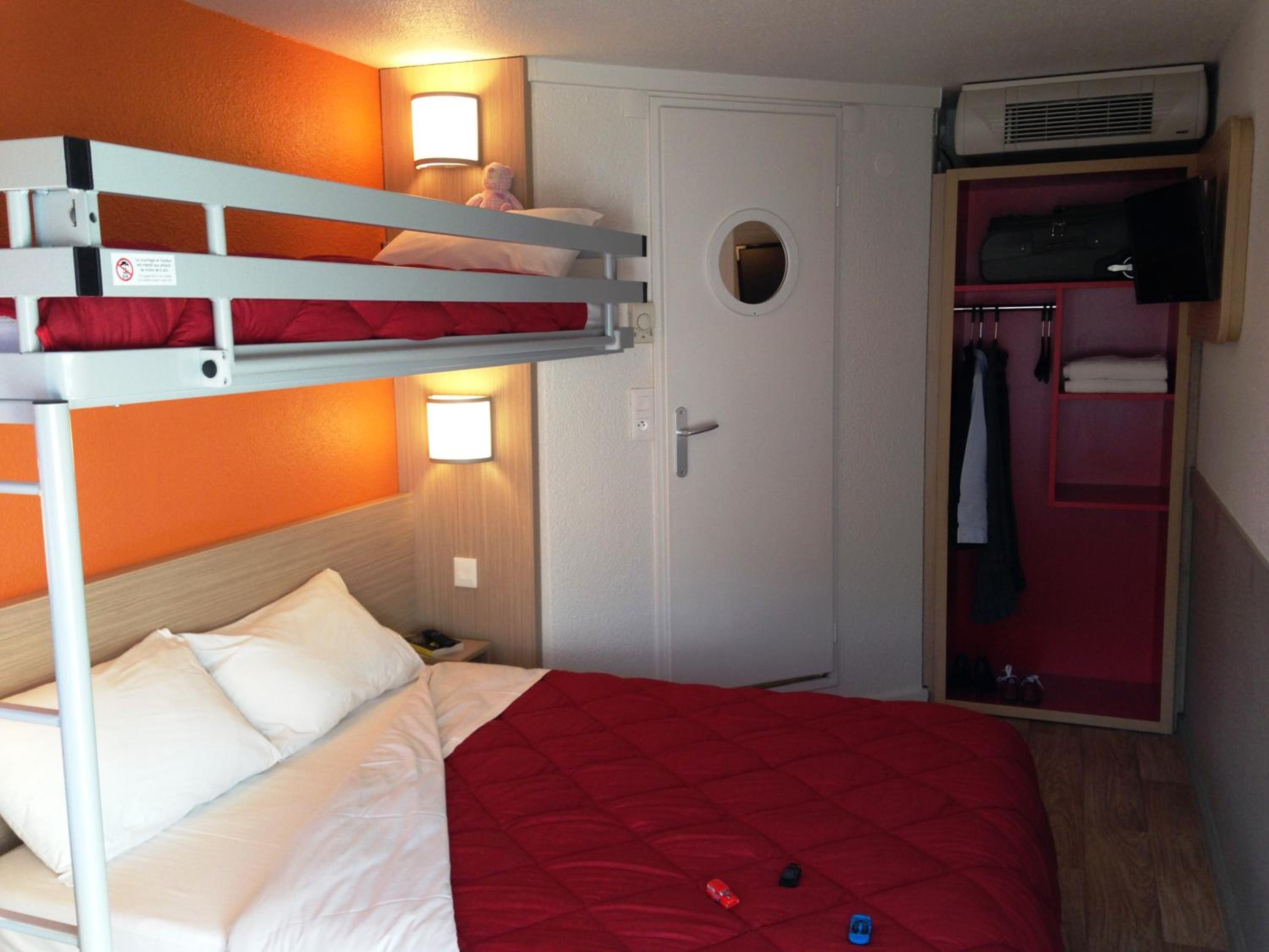 Triple Room (1 Double Bed + 1 Single Bed)