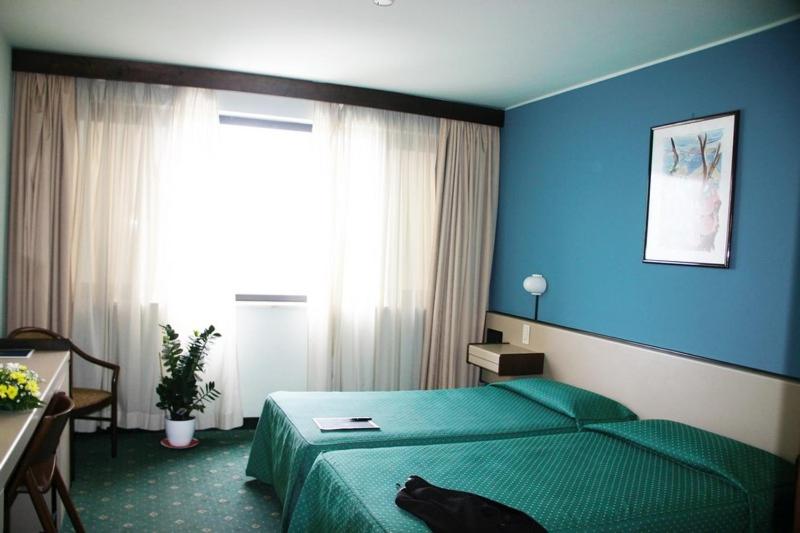 Twin Room - Photo 3