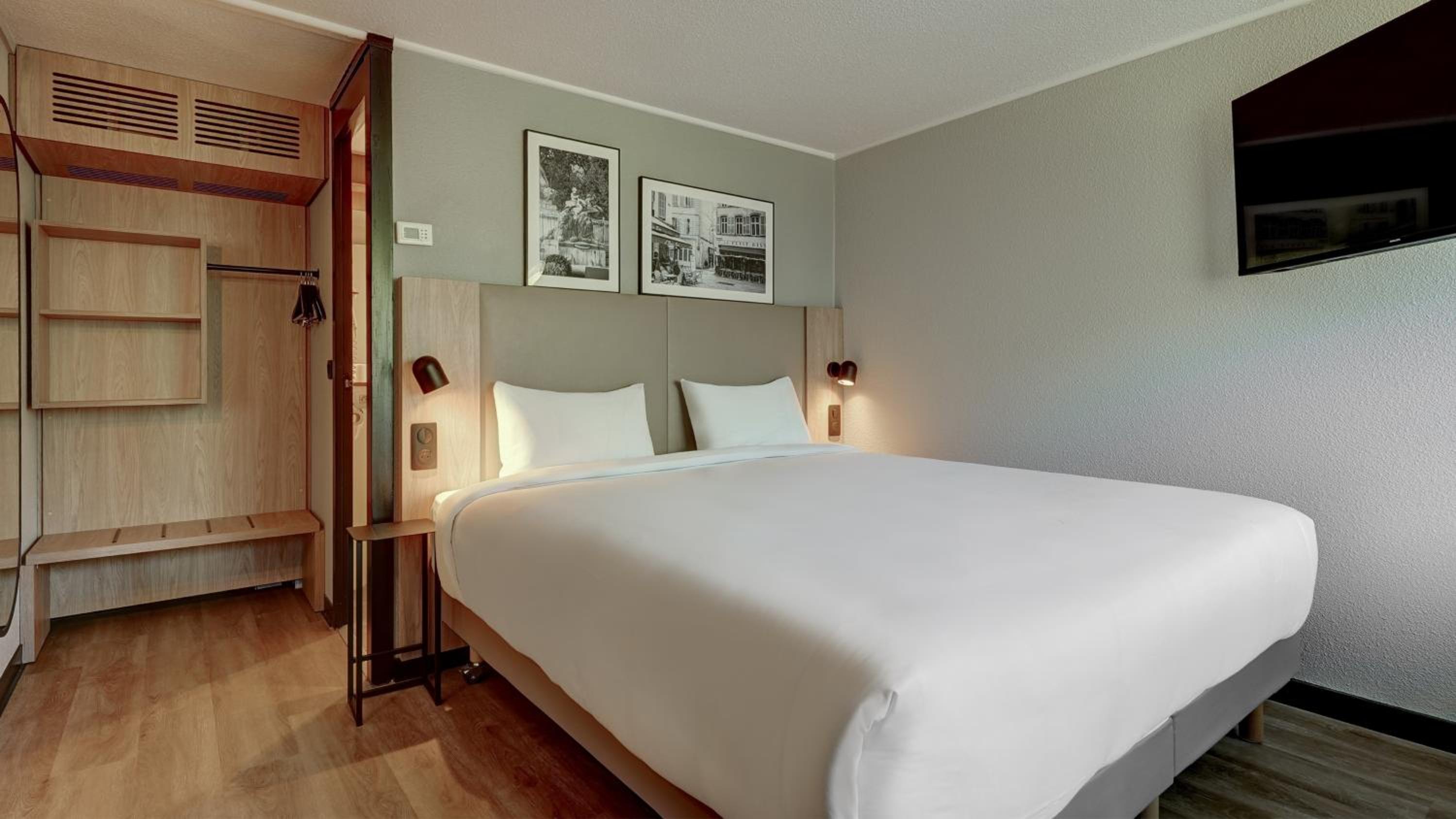 Standard Queen Room - Photo 6