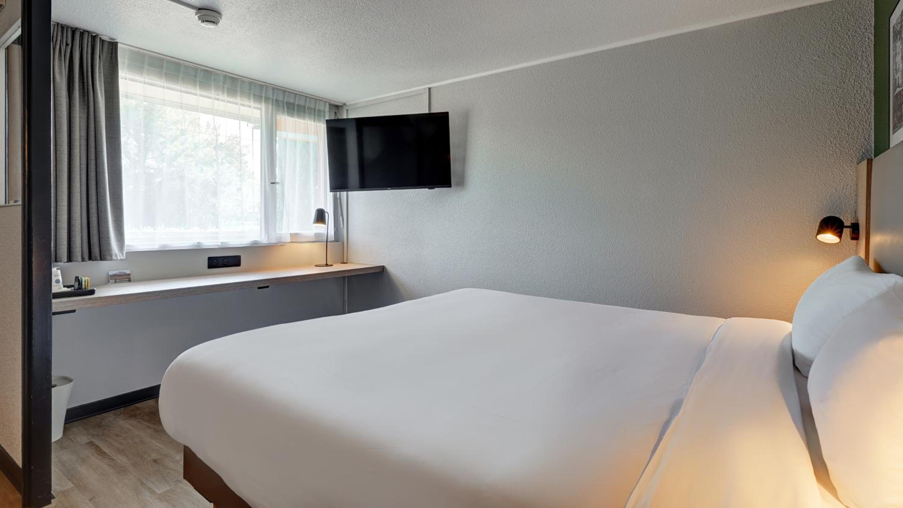 Standard Queen Room - Photo 2