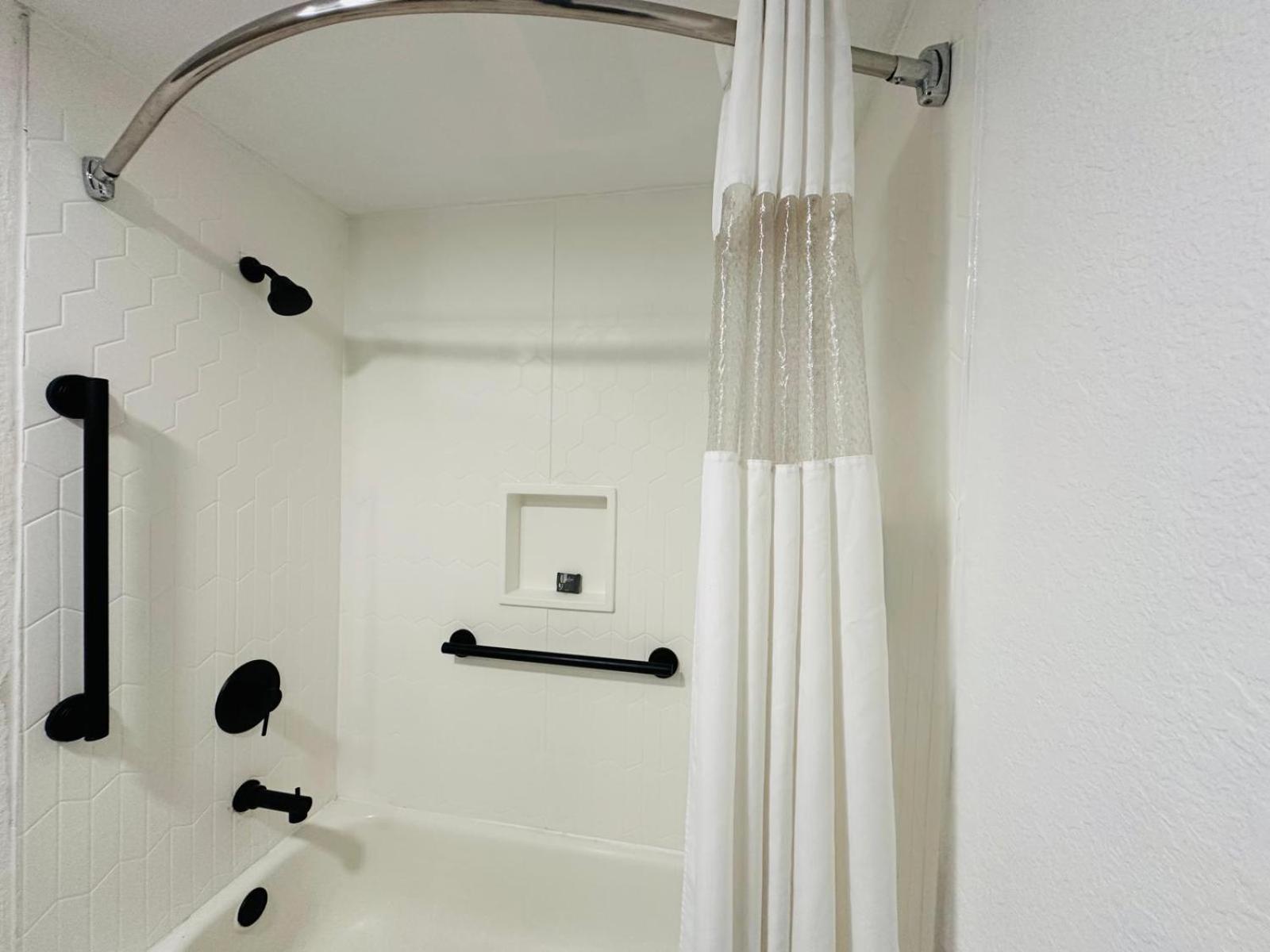 King Bed Accessible Non-Smoking with Chair-Shower