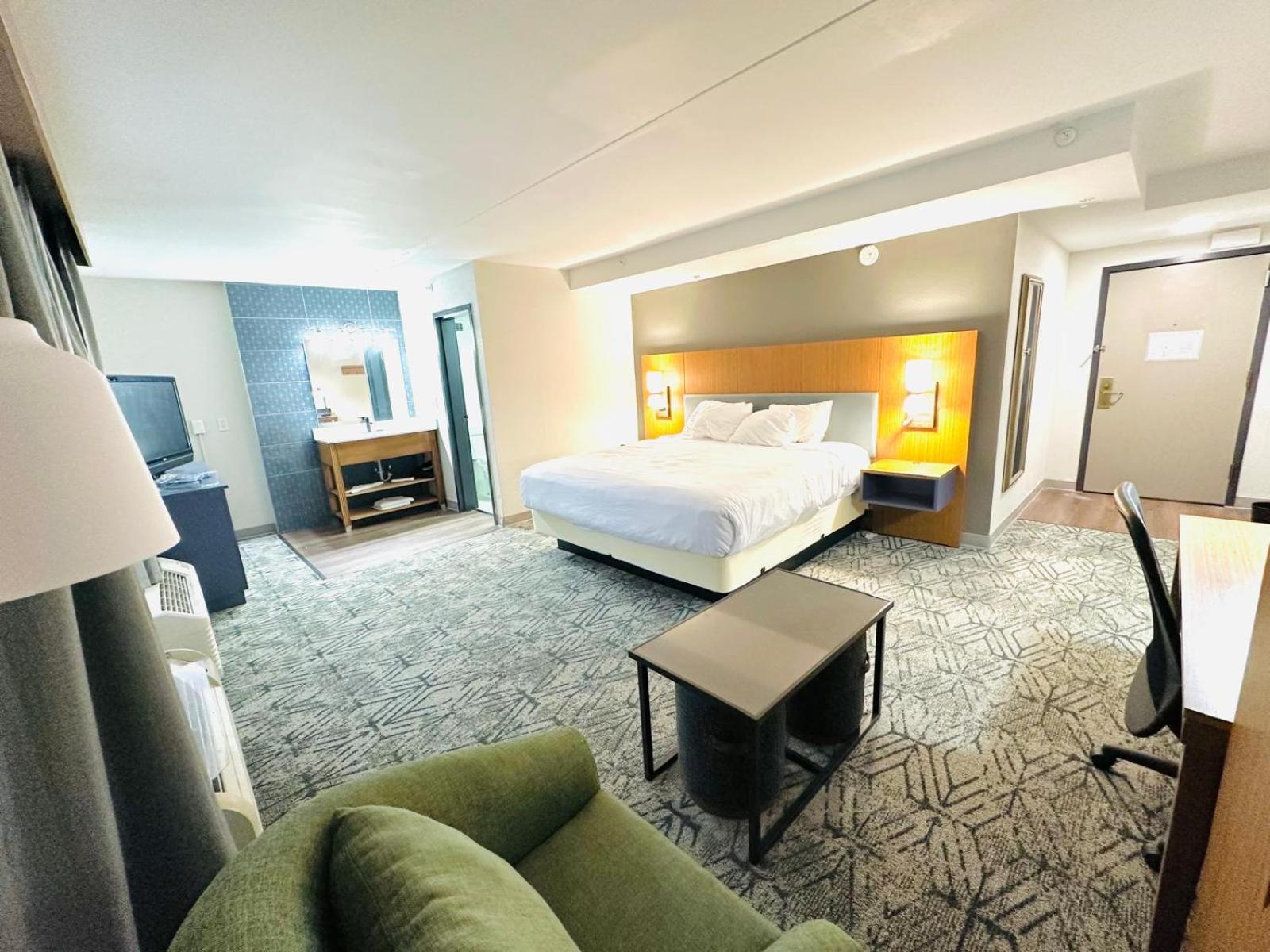 1 King Bed | Suite, Non-Smoking, Sofa-Bed