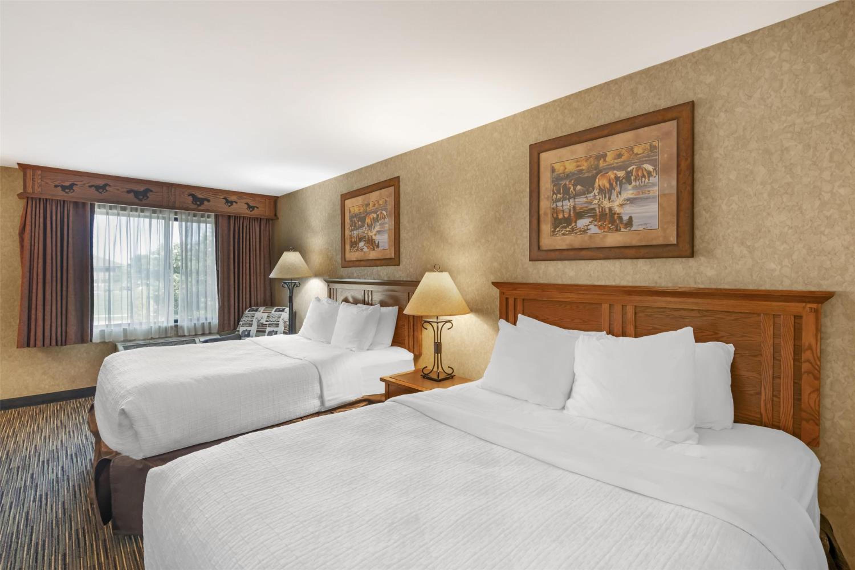 Queen Room with Two Queen Beds - Disability Access/First Floor/Non-Smoking - Photo 1