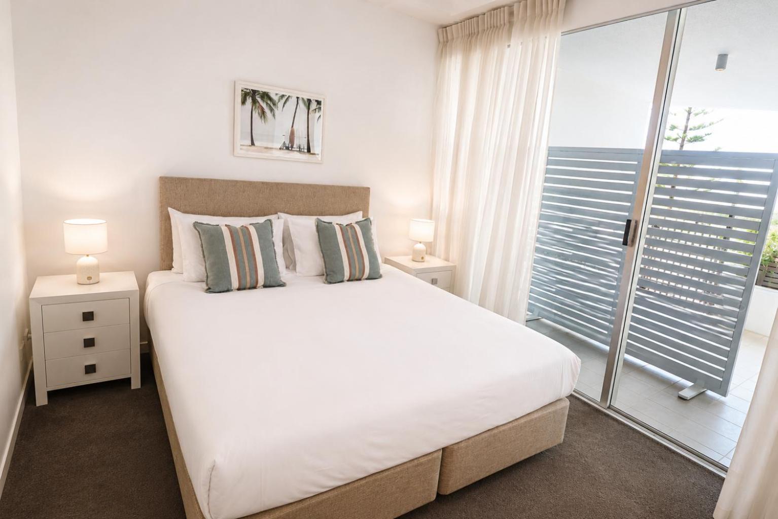 Apartment with Pool View thumbnail 6
