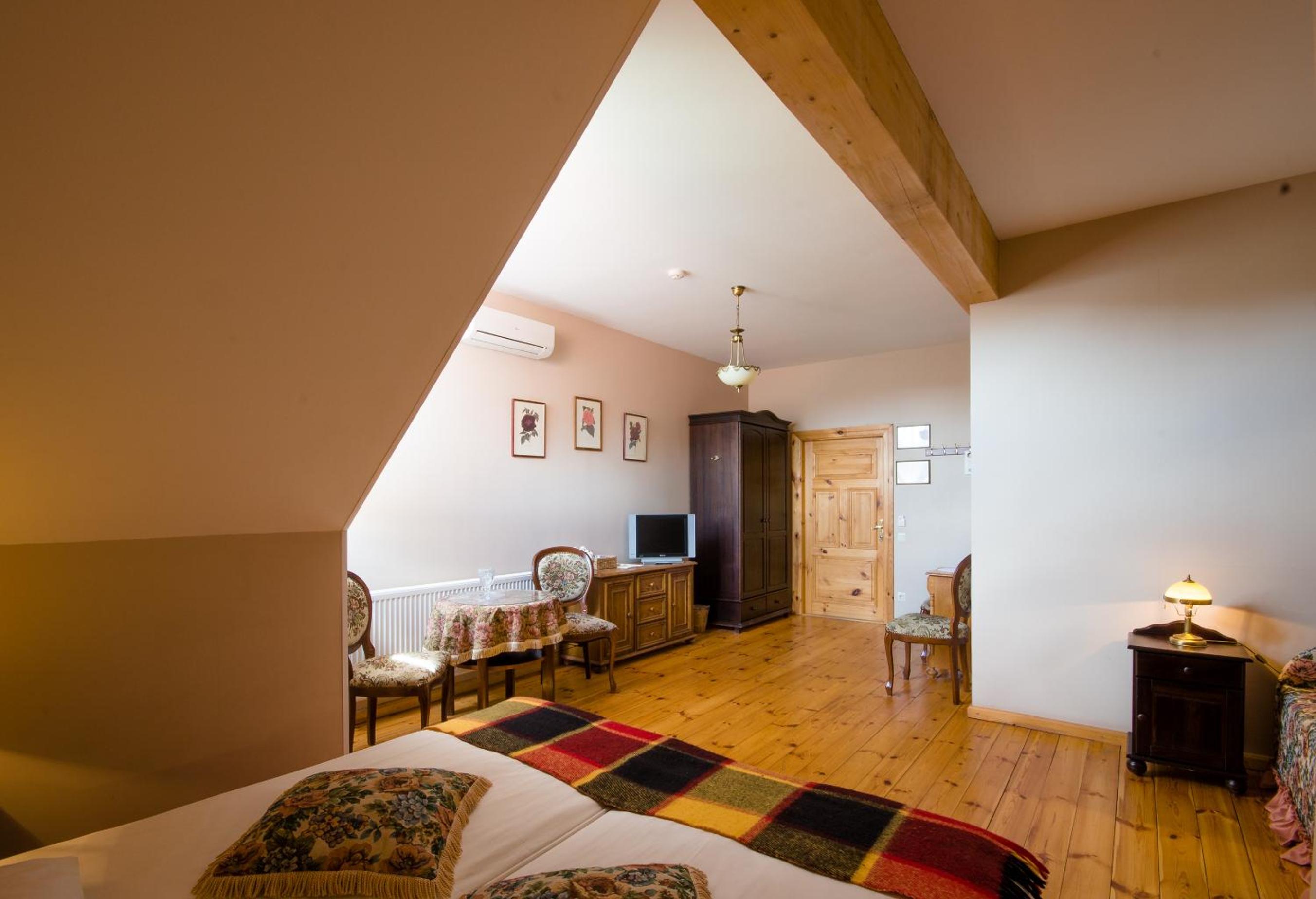 Double or Twin Room - Photo 5
