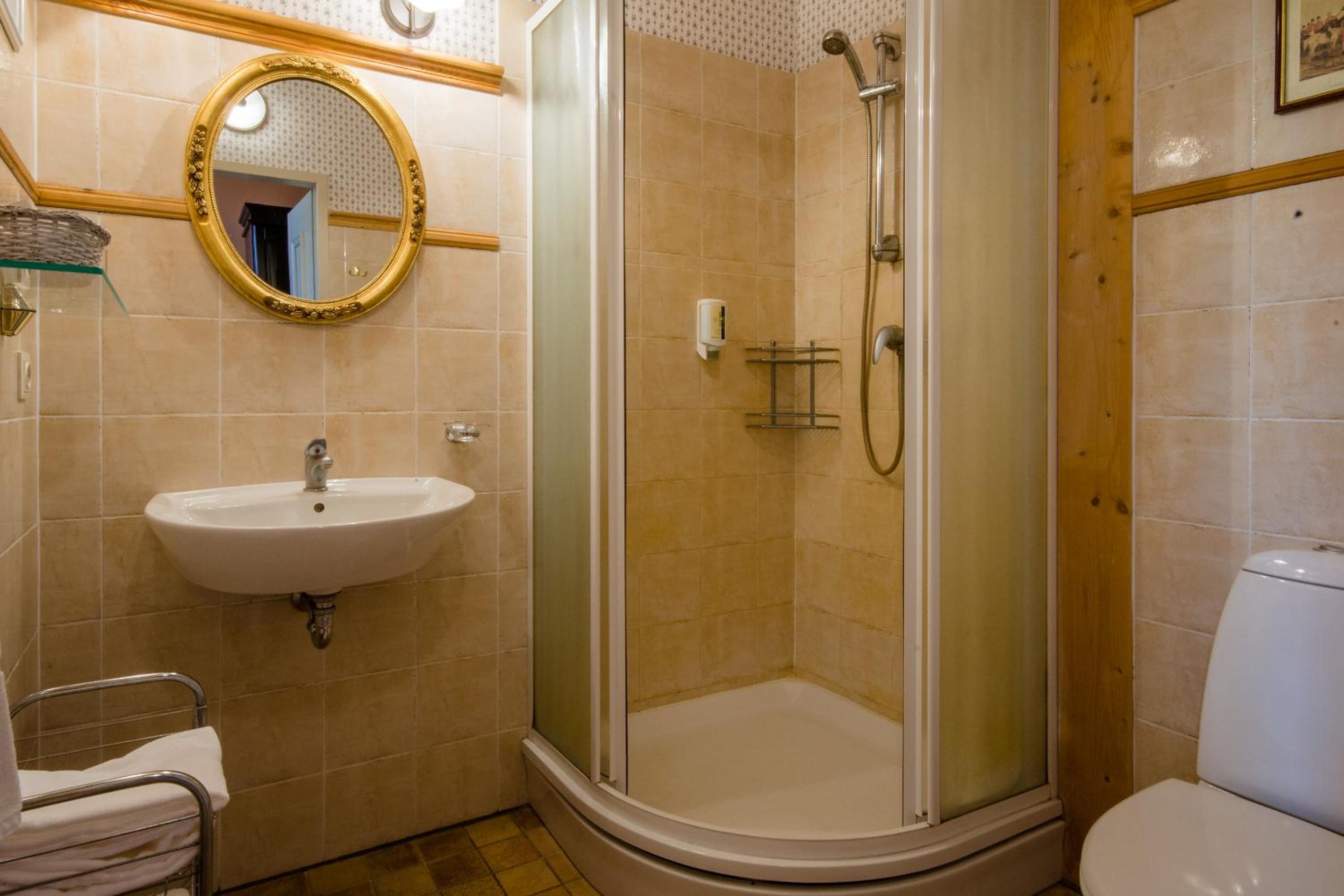 Double or Twin Room - Photo 9