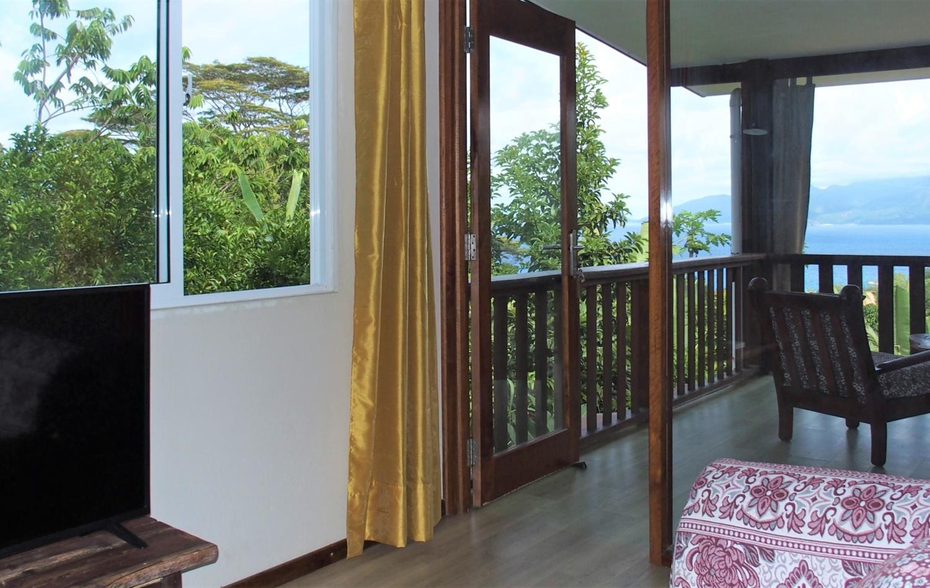 Deluxe Suite with Sea View photo 3