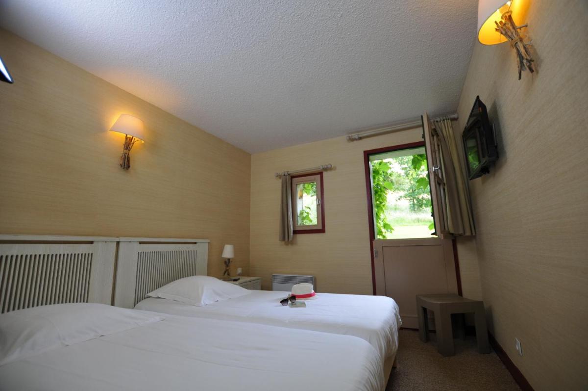 Standard Twin Room - Photo 3
