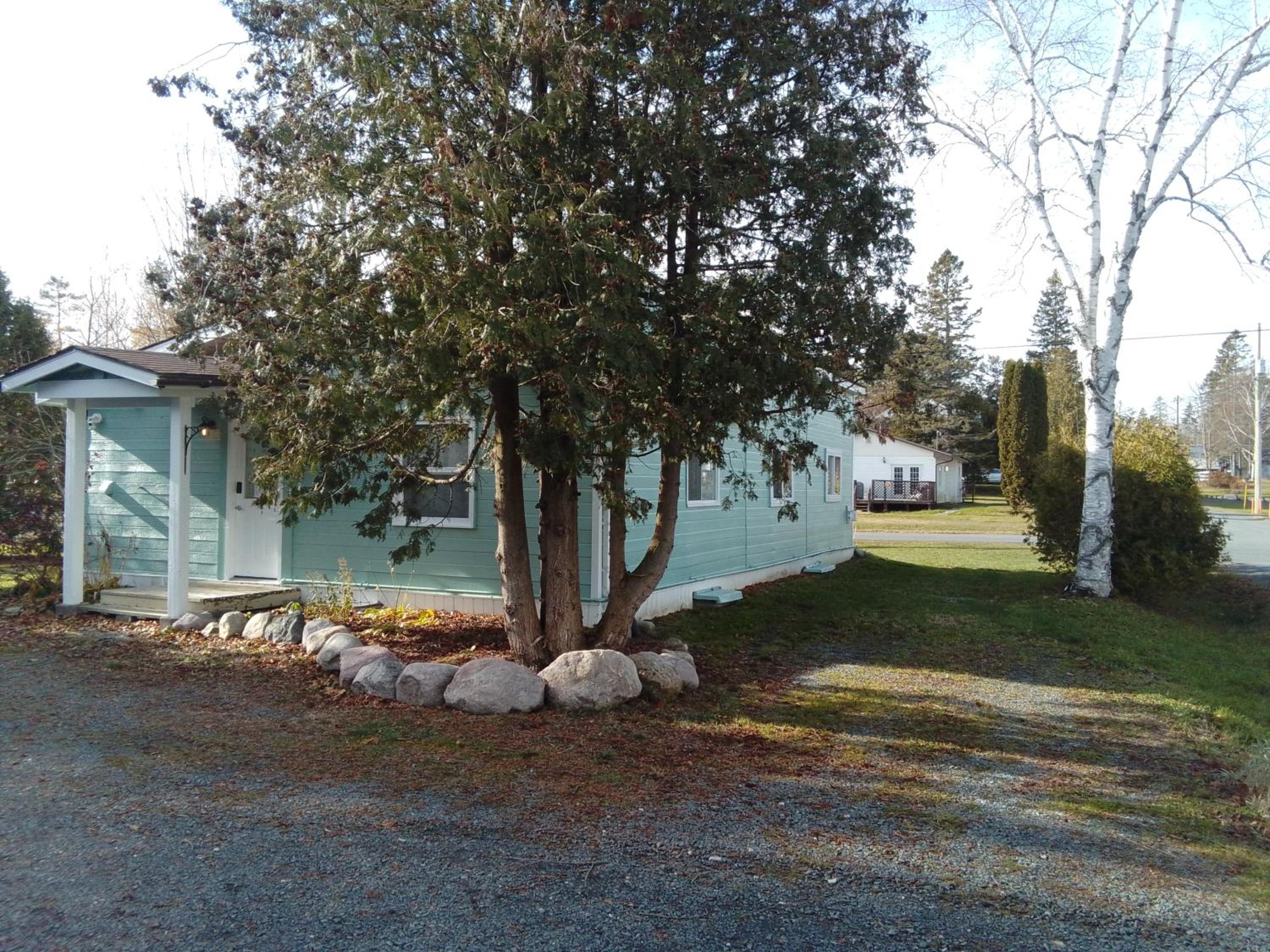 Three-Bedroom House photo 1