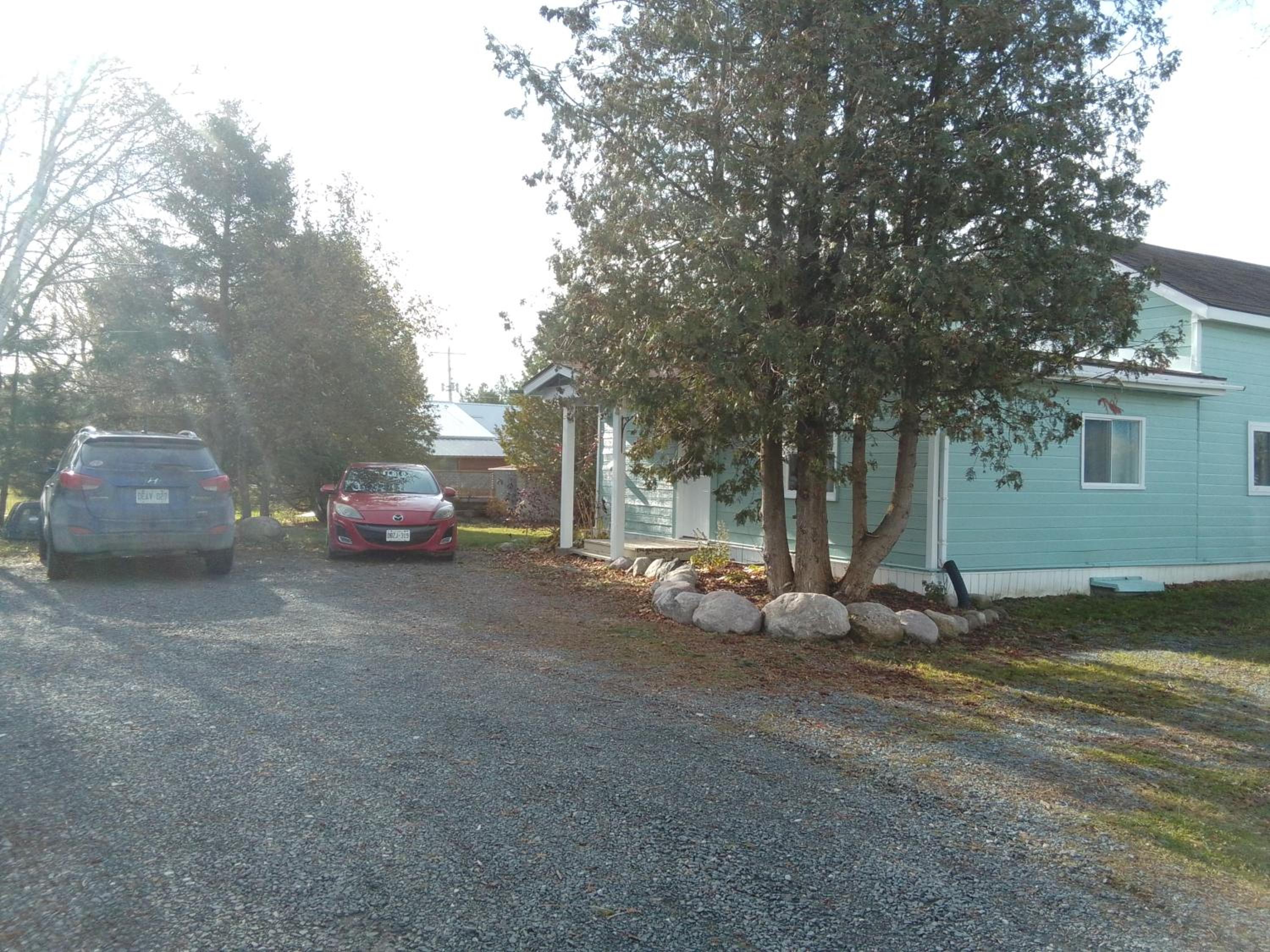 Three-Bedroom House photo 2