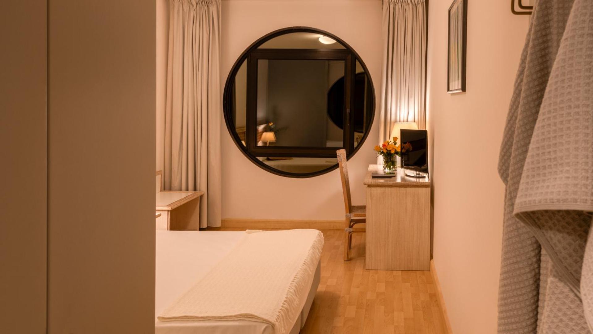 Economy Double Room photo 3