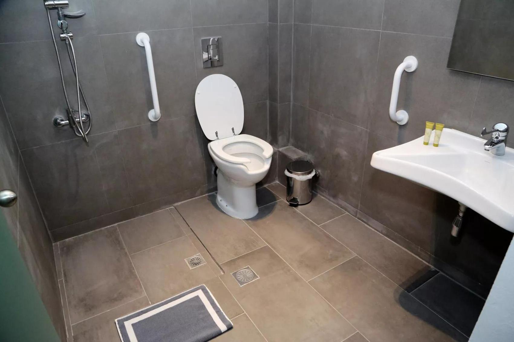 Double Room - Disability Access photo 1