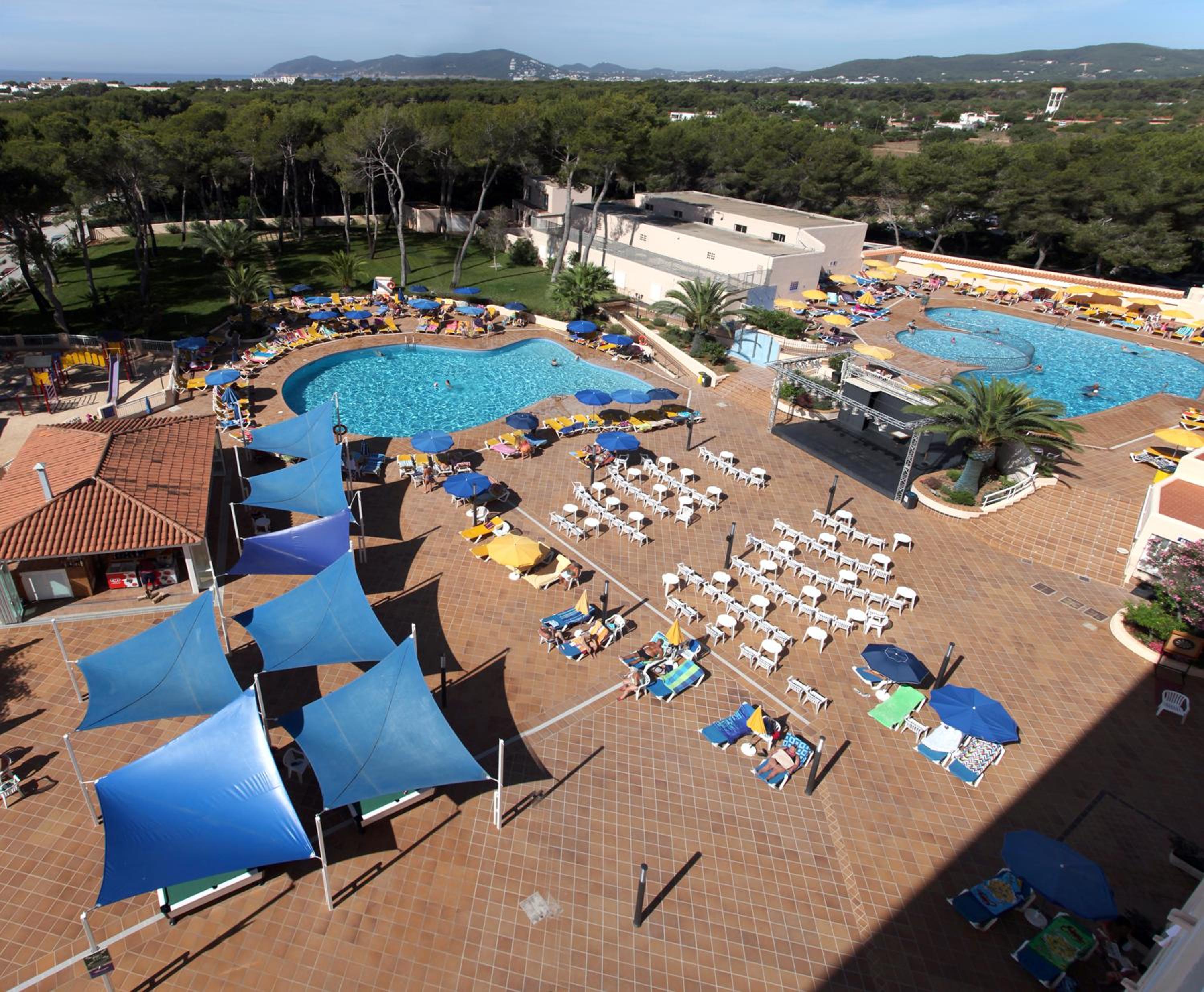 Standard Room with Pool View (2 adults + 1 child)