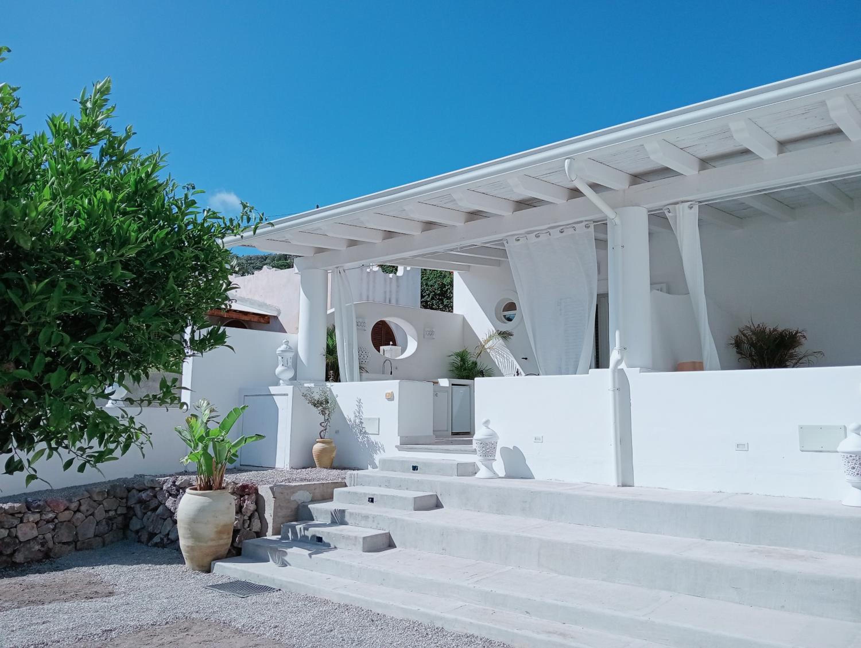 Deluxe One-Bedroom Apartment with Garden View