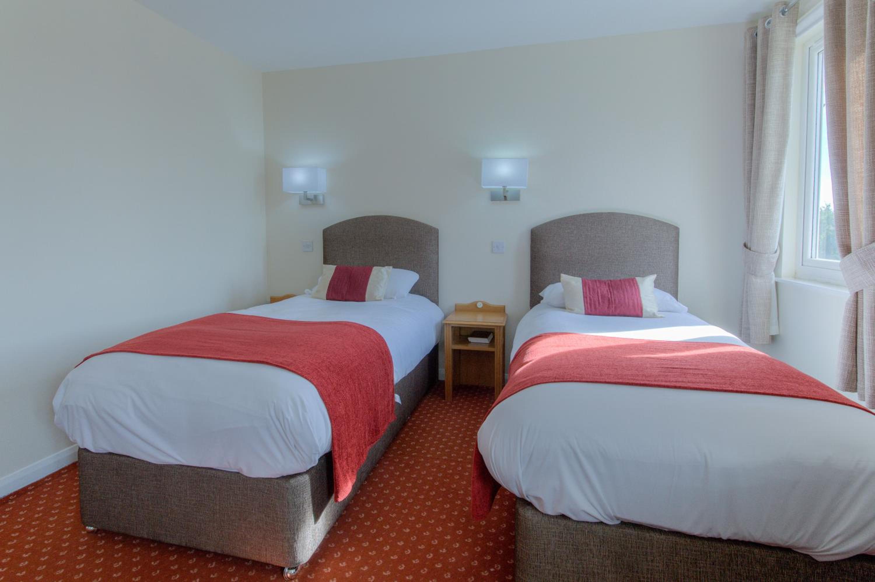 Classic Twin Room - Photo 2