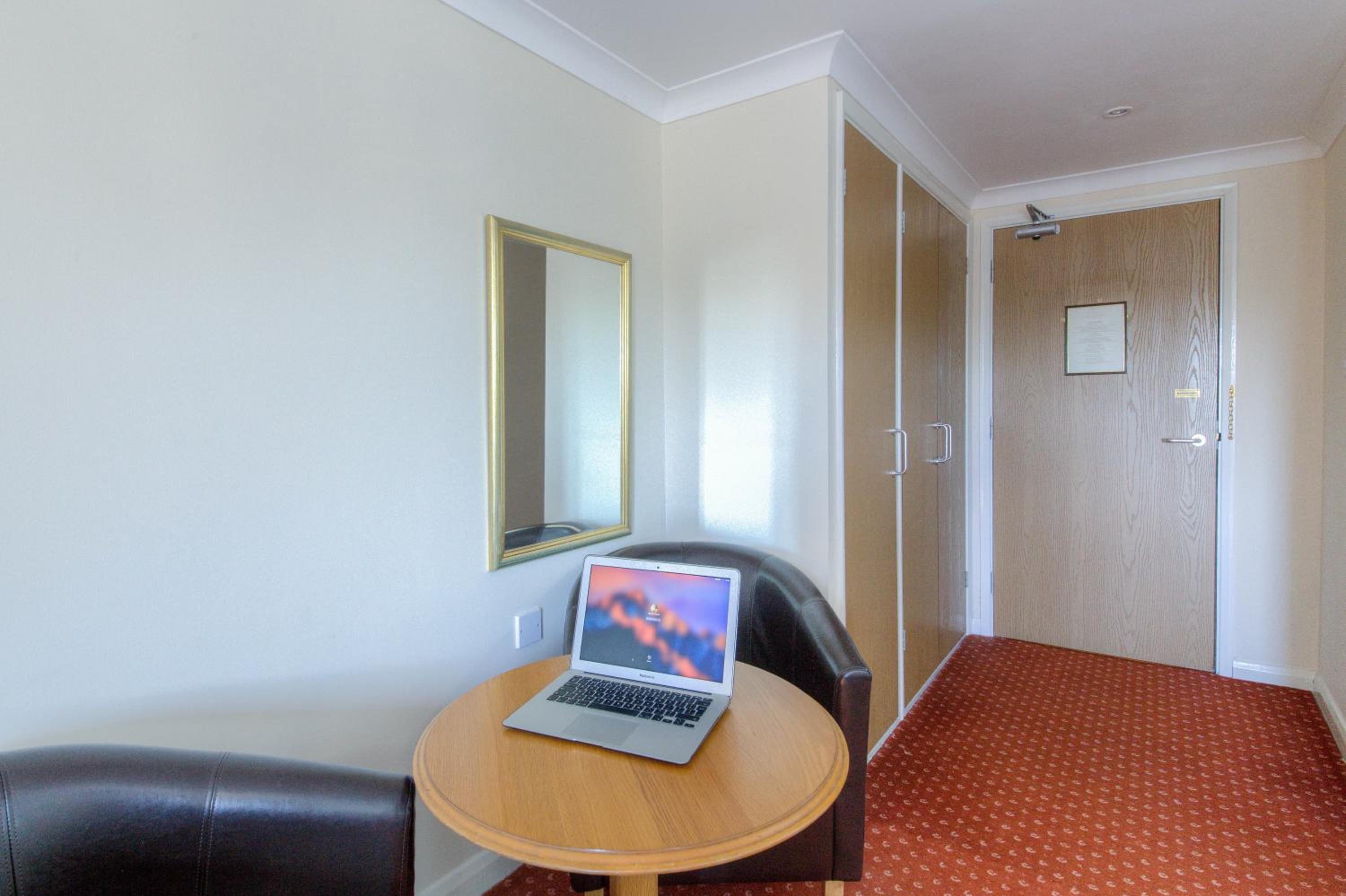 Family Room - Photo 4