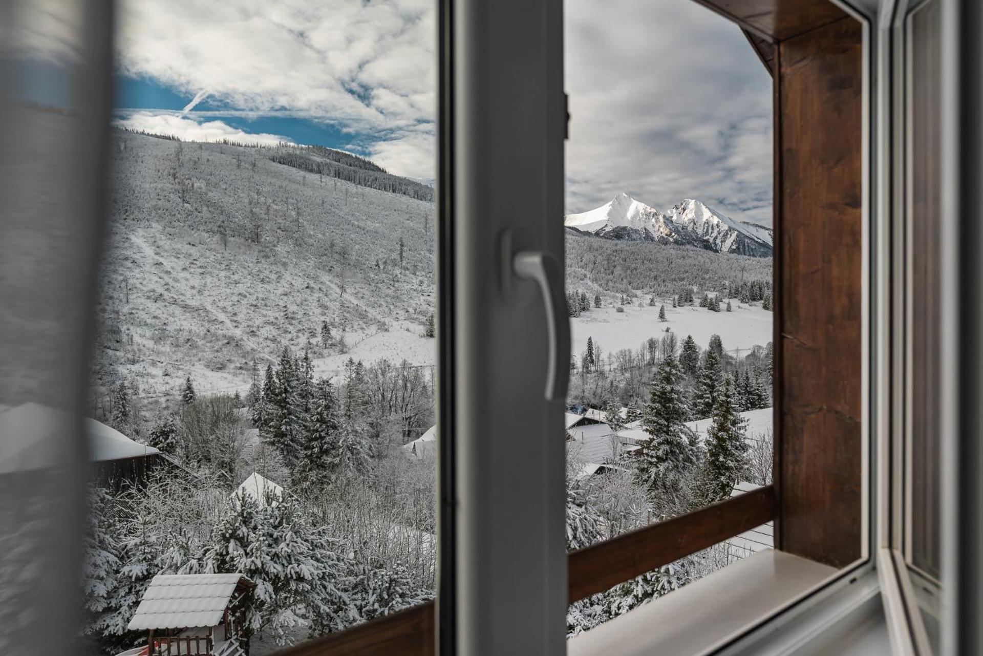 Quadruple Room with Mountain View photo 3