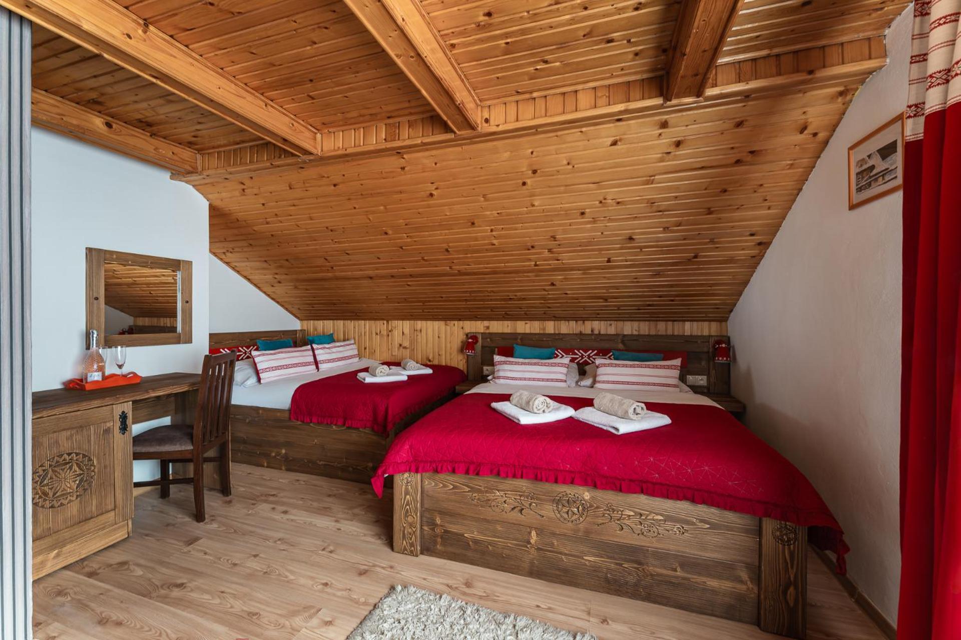 Quadruple Room with Mountain View photo 2
