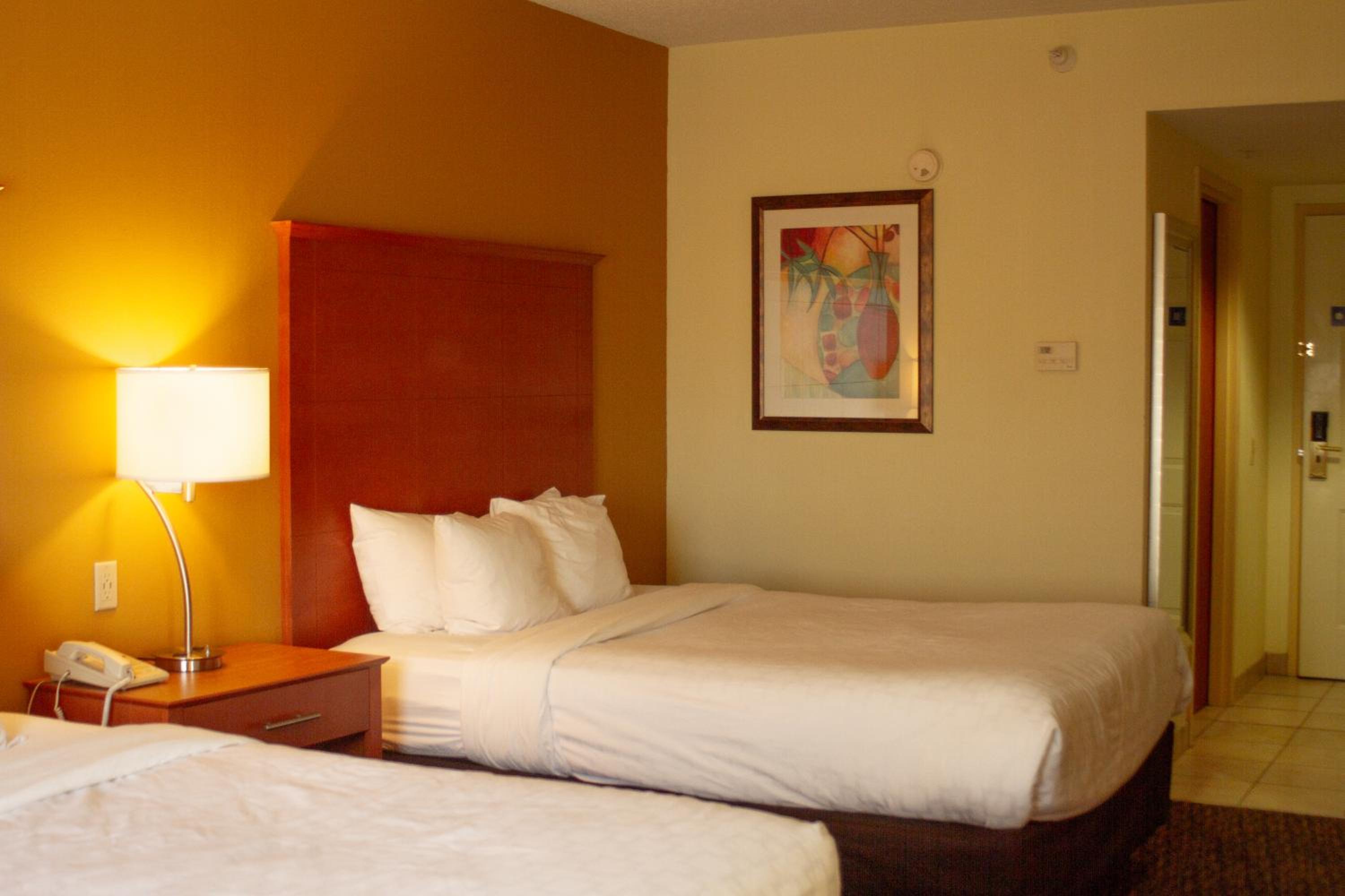 Queen Room with Two Queen Beds - Non-Smoking - Photo 1