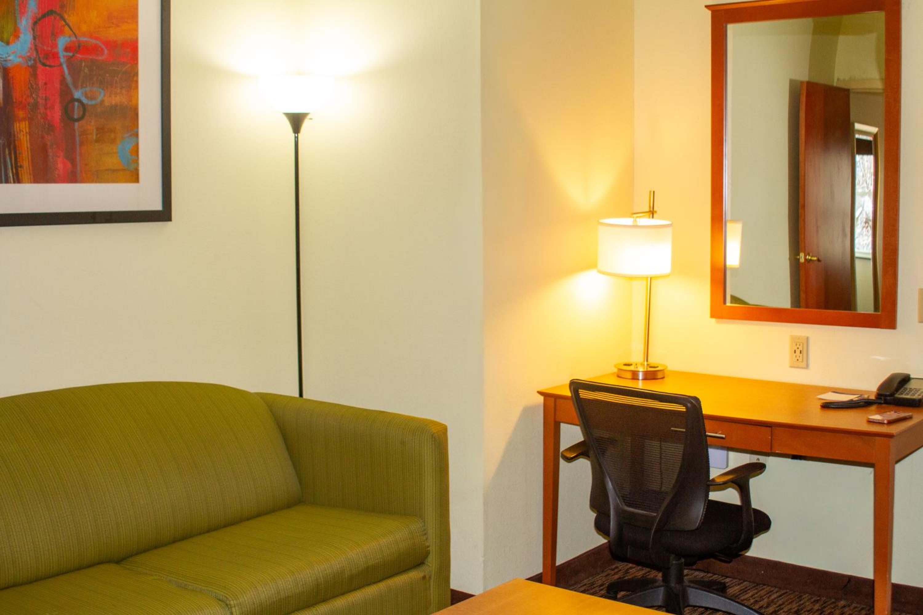 King Room - Non-Smoking - Photo 2