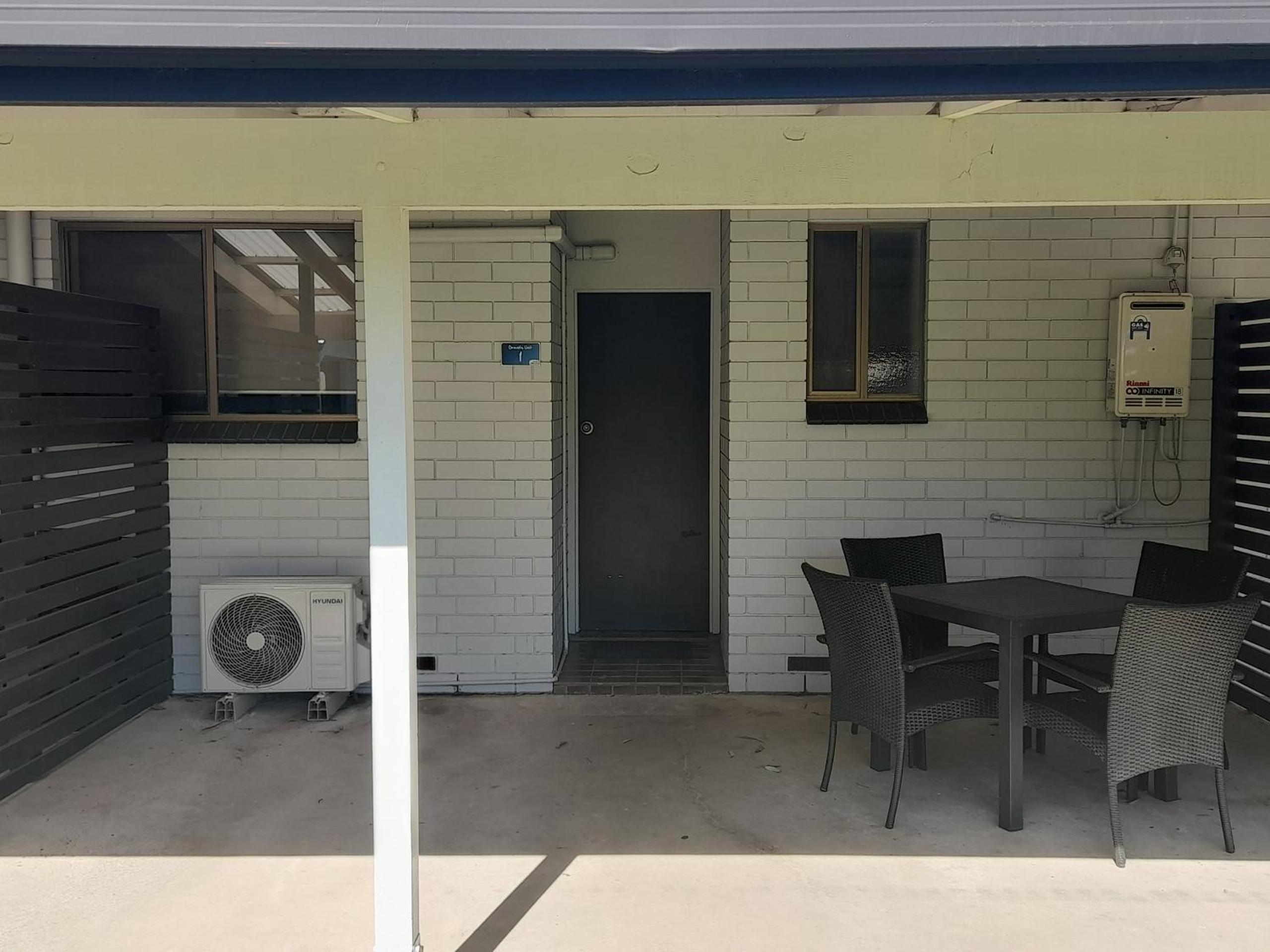 Standard One-Bedroom Motel Unit - Not Pet Friendly photo 2