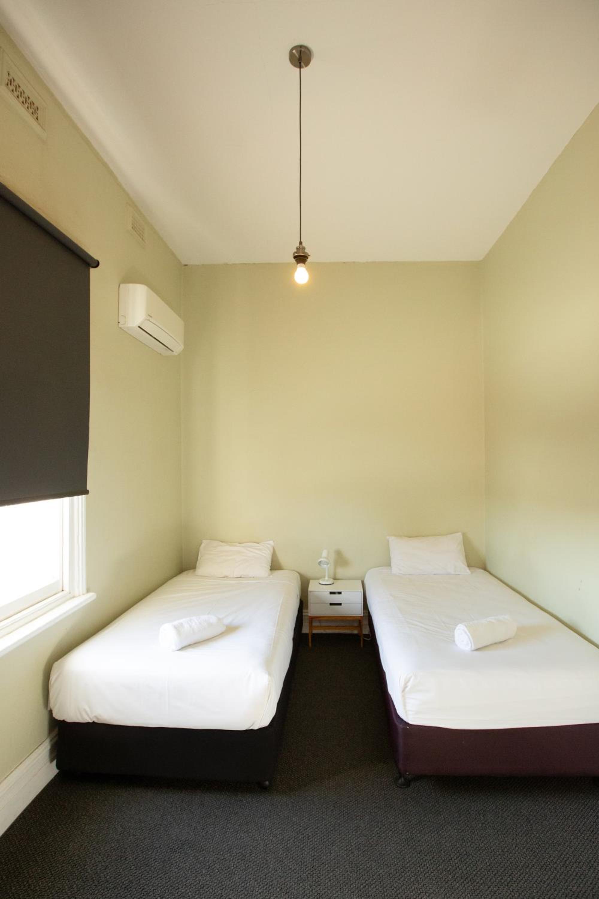 Standard Twin Room with Shared Bathroom photo 3