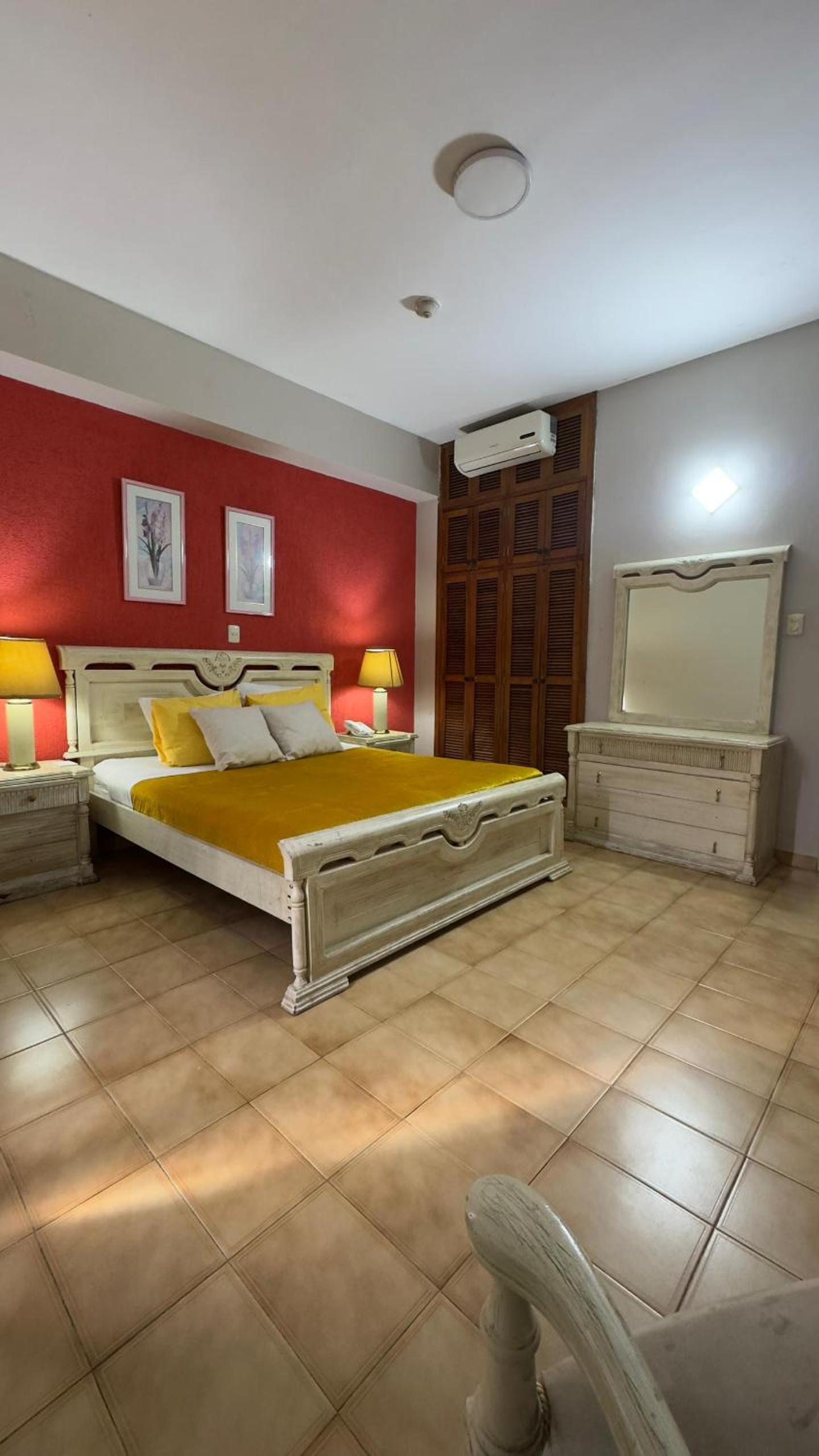 Deluxe Queen Room